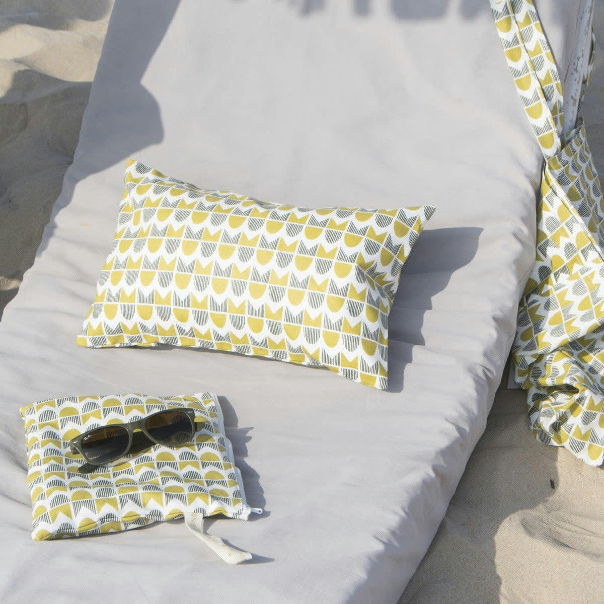 SKANDI - Coussin de plage coton  39x25 jaune / vert kaki