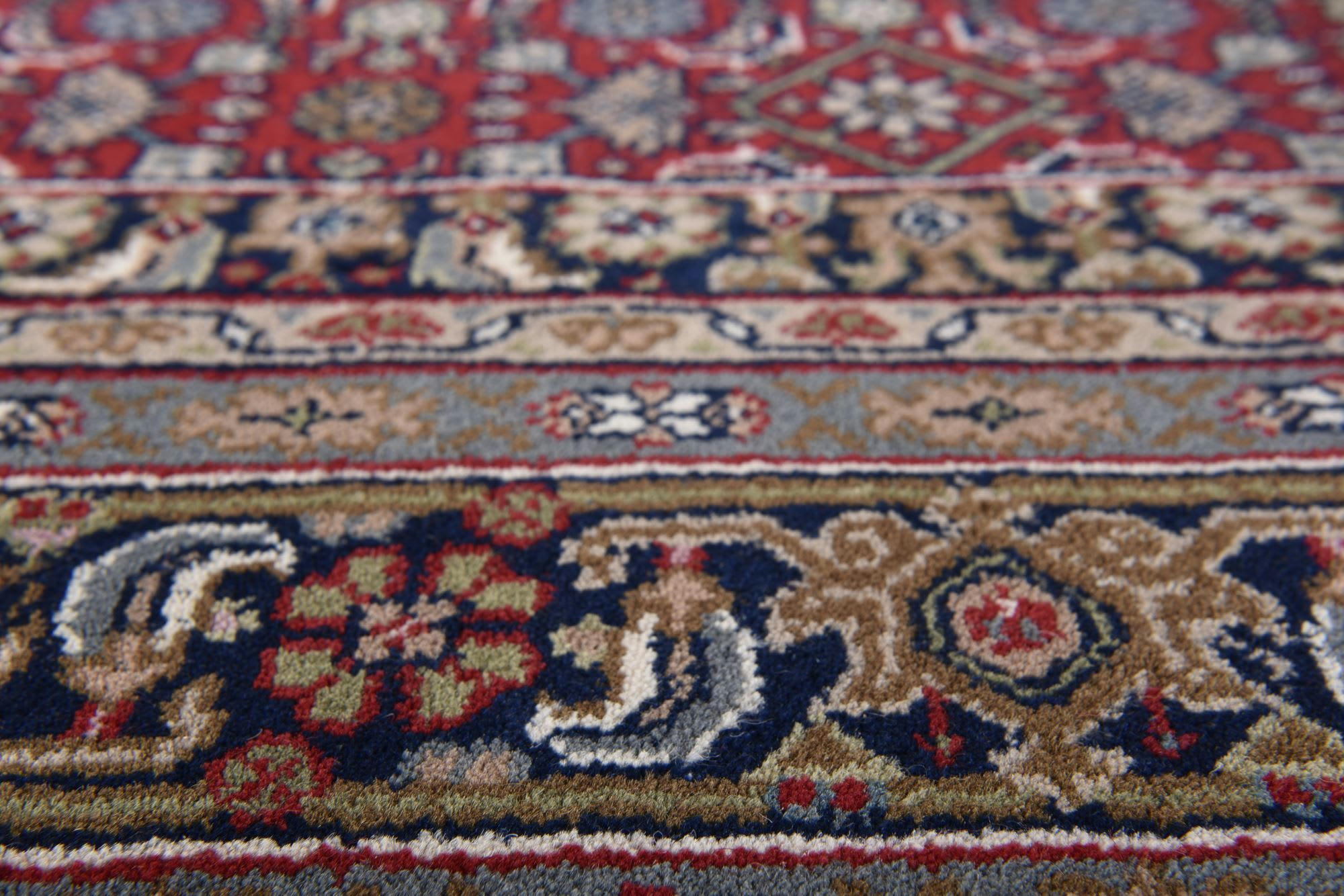 BENARES - Tapis d'orient classique noué main en laine rouge 080x250 cm