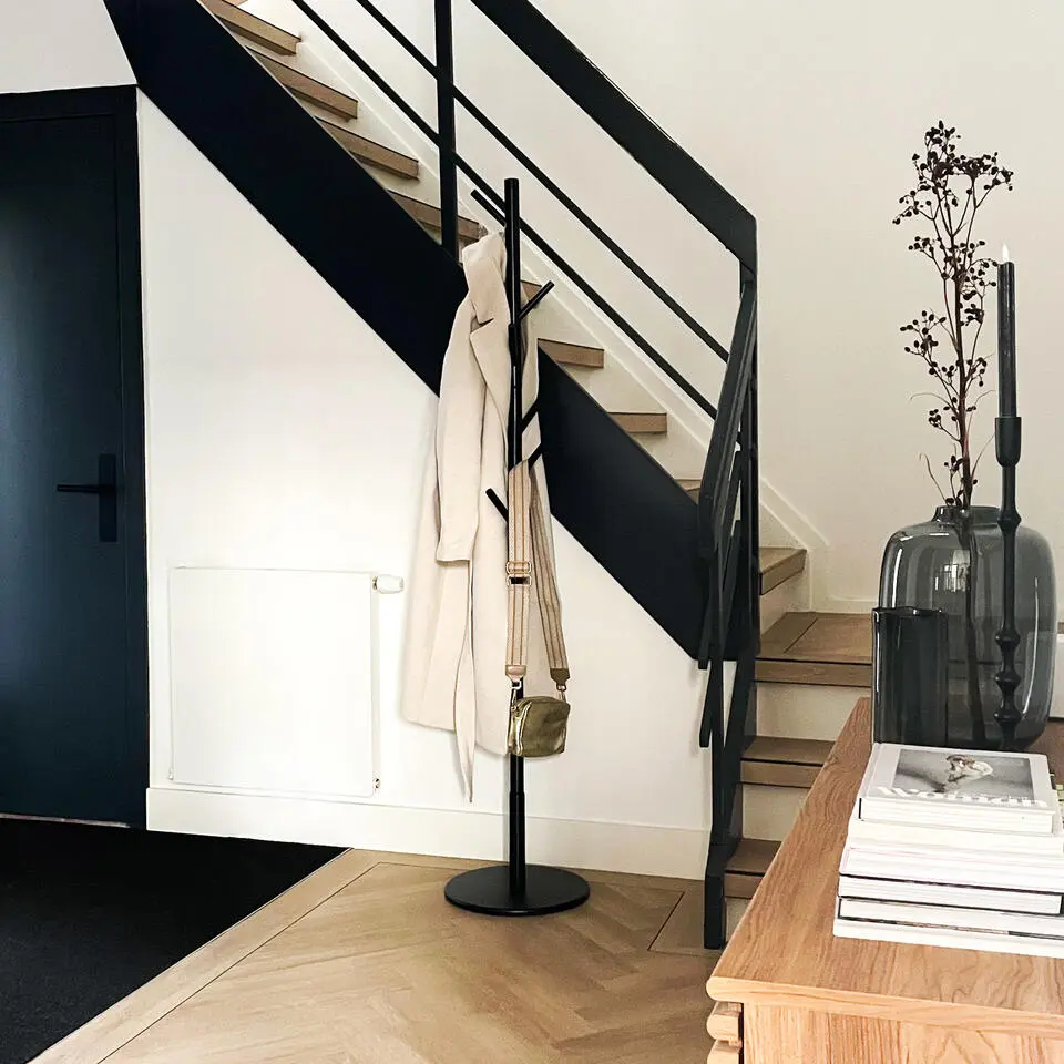 QUVIO Staande kapstok hout - Zwart