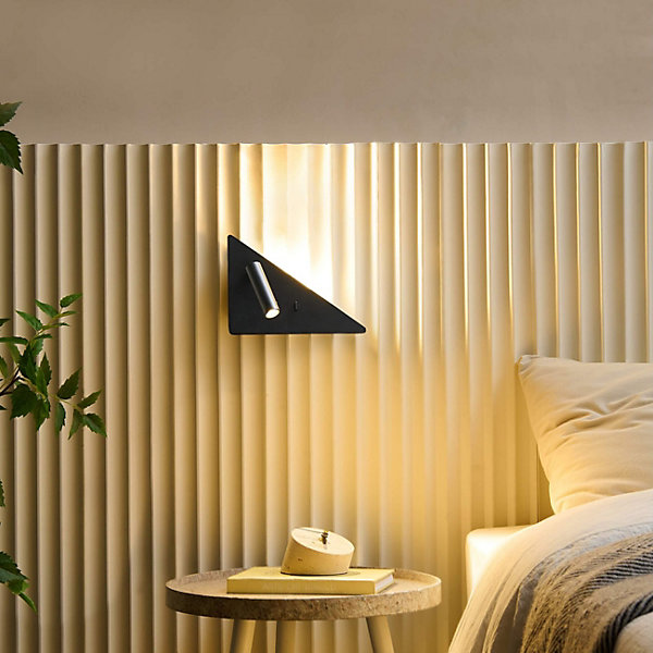 Applique noire triangle LED avec liseuse et angle droit à gauche - Elaris Type B