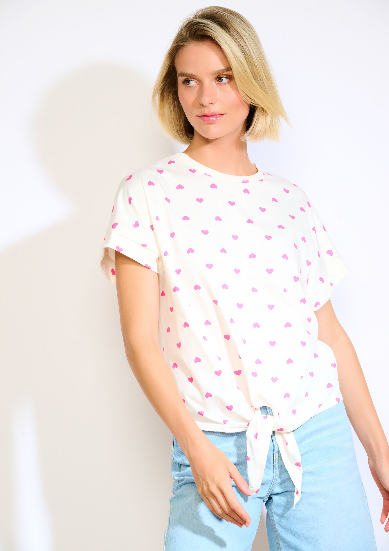 T-shirt met hartjes en knoop