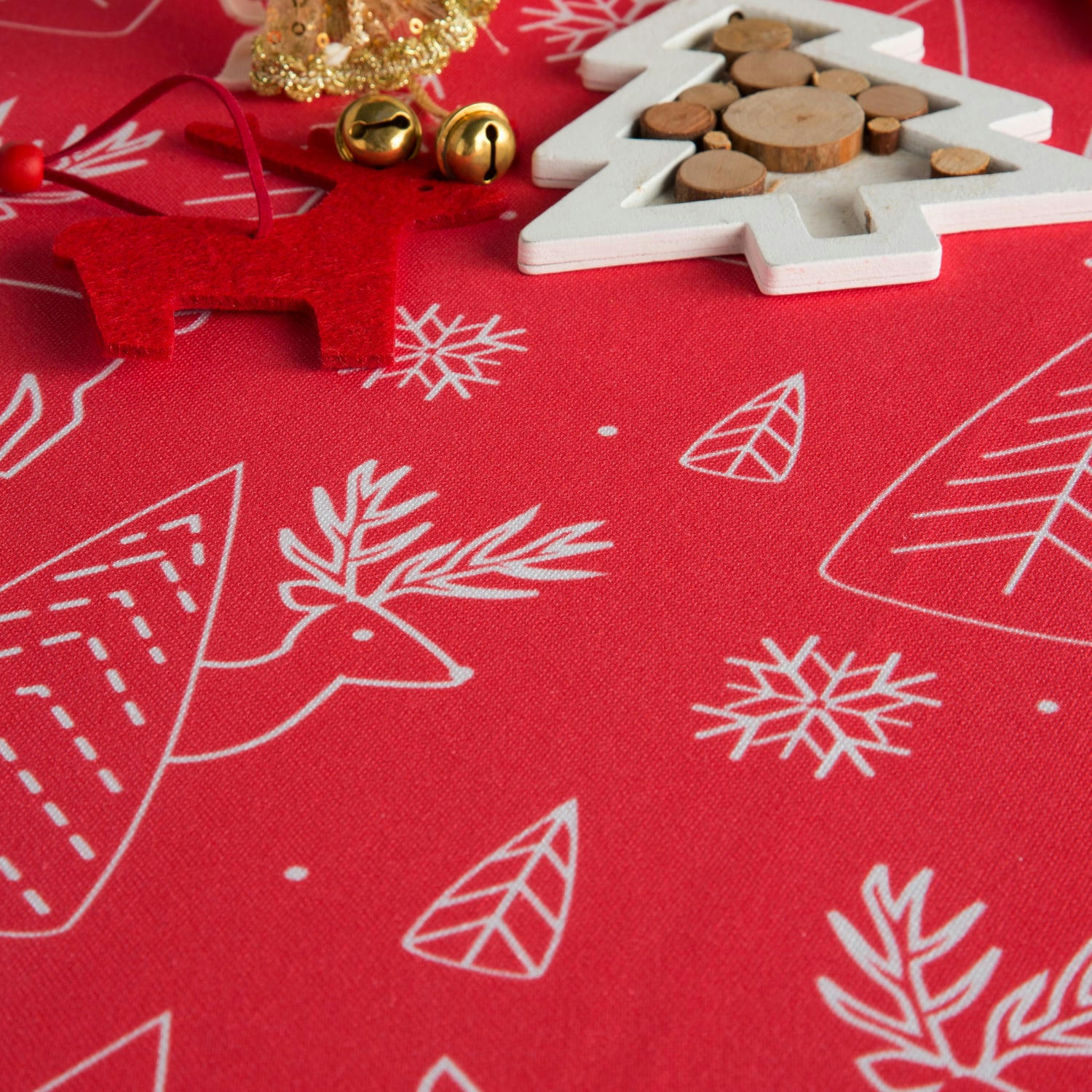 TREE - Nappe imprimée rouge avec traitement anti-taches coton 140x140 cm