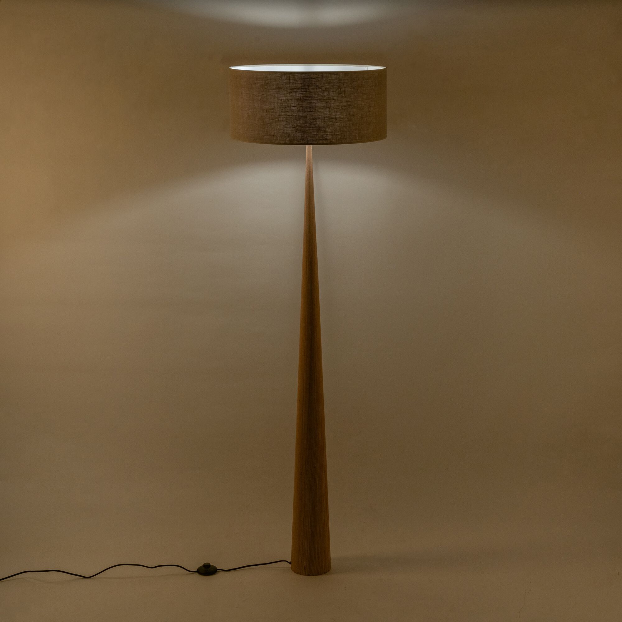 KONE - Lampadaire en métal effet bois clair et lin - gris D50cm