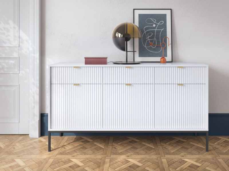Biała komoda AMBER 154 cm z metalowymi nogami