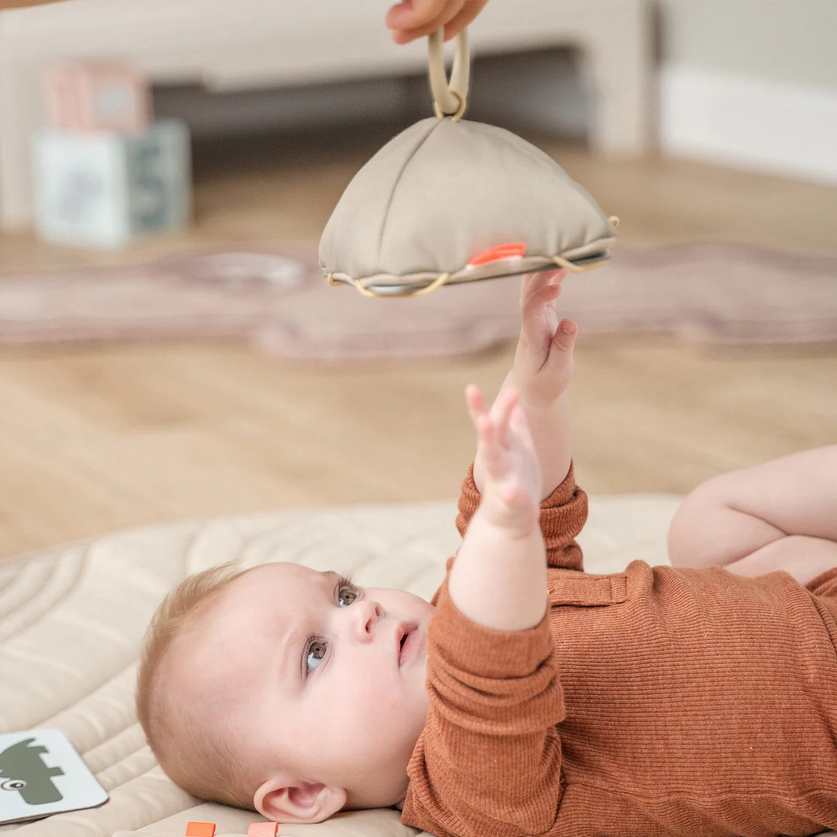 Done by Deer - Baby Aktivitätsspielzeug Kontrast