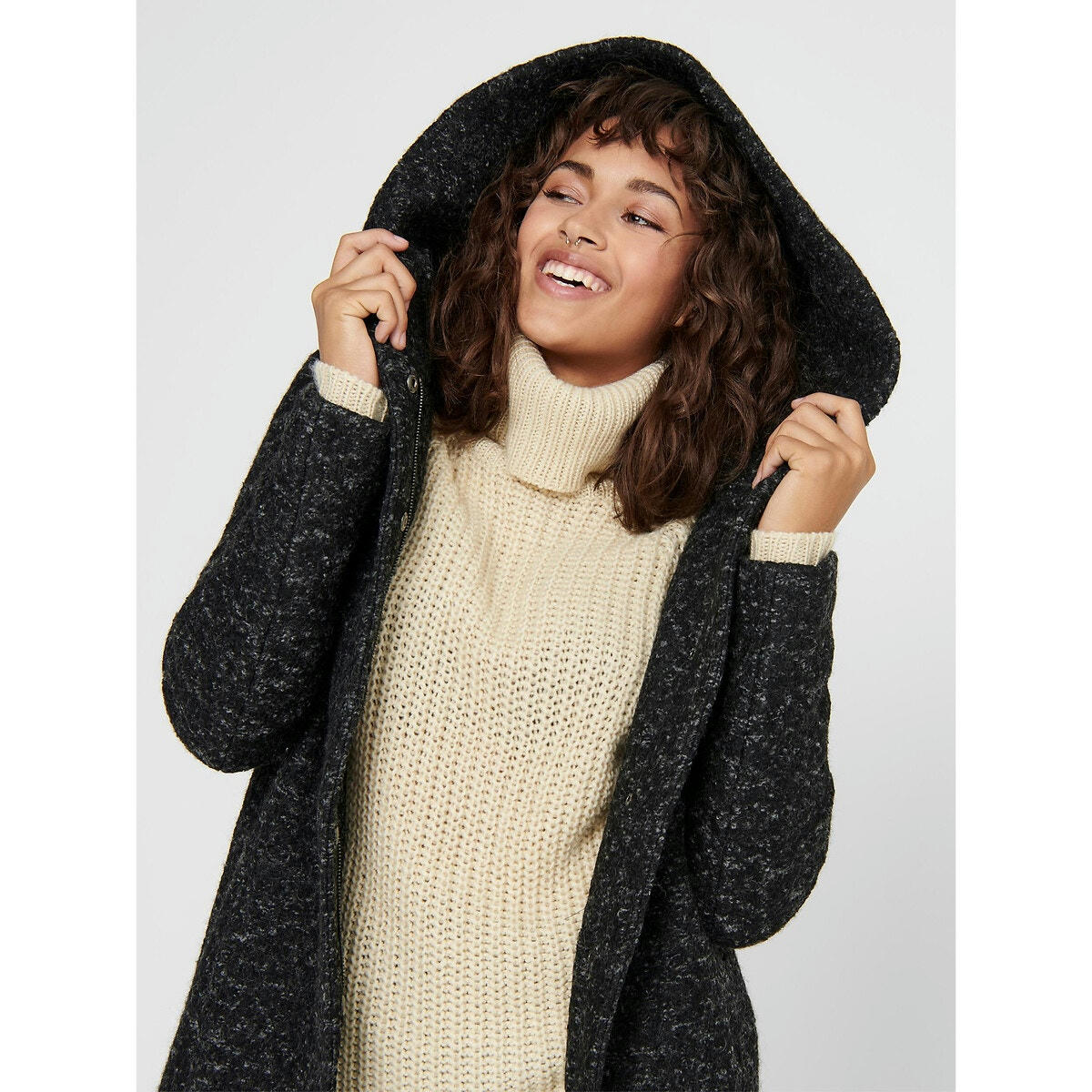 Manteau mi-long en bouclette avec capuche