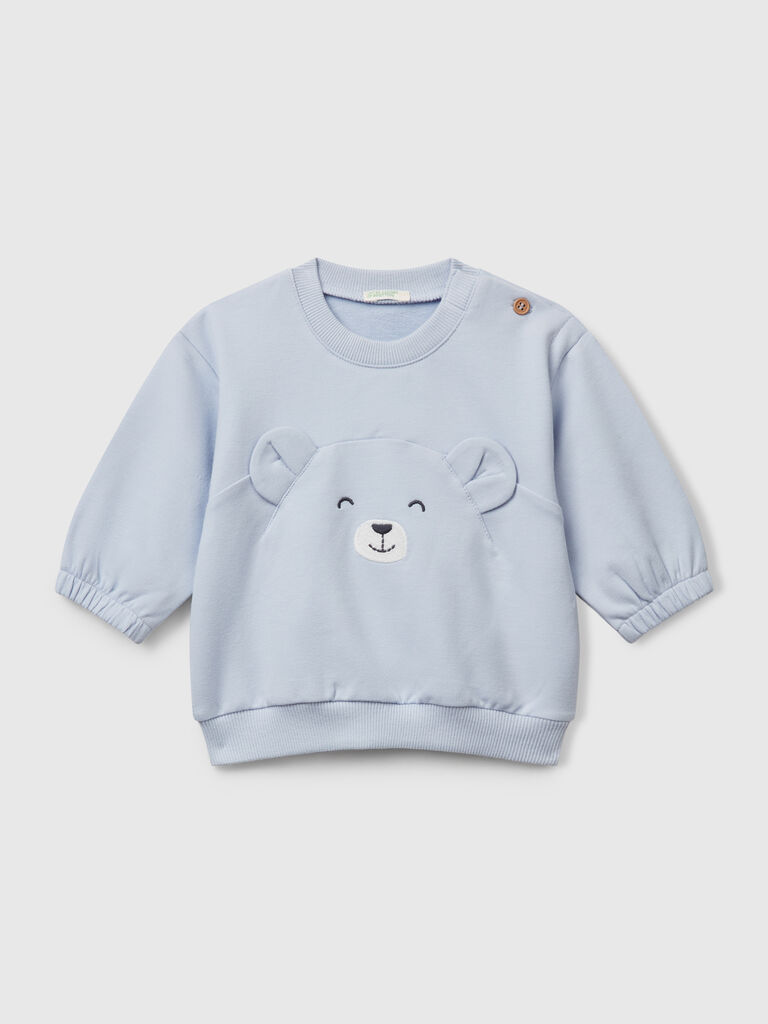 Sweatshirt with embroidery and patches