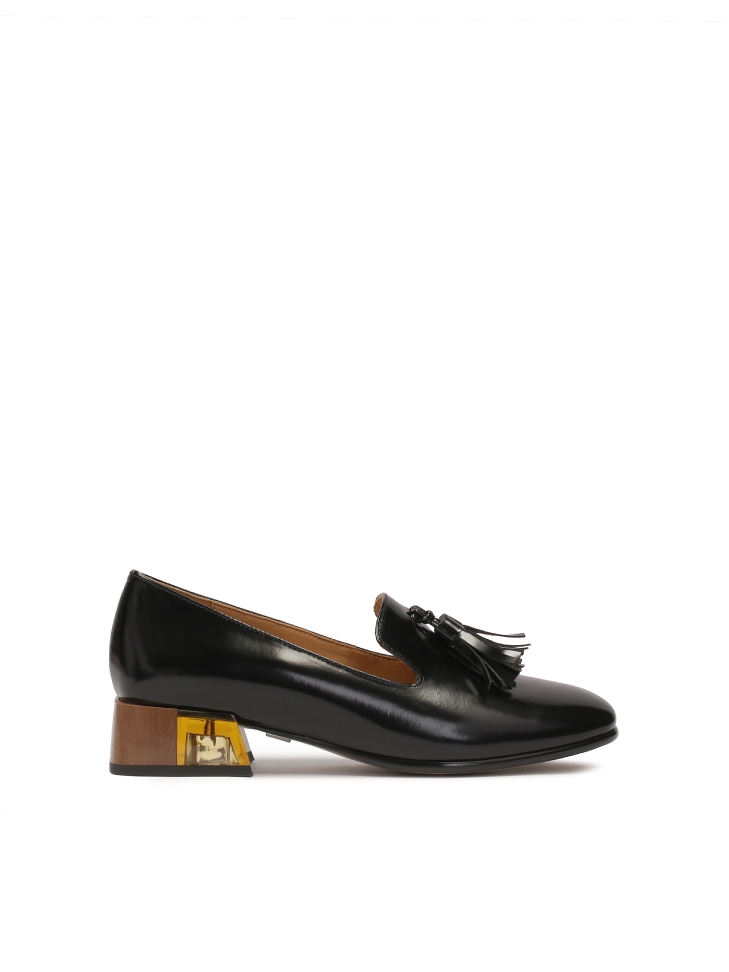 Black shoes with decorated heel