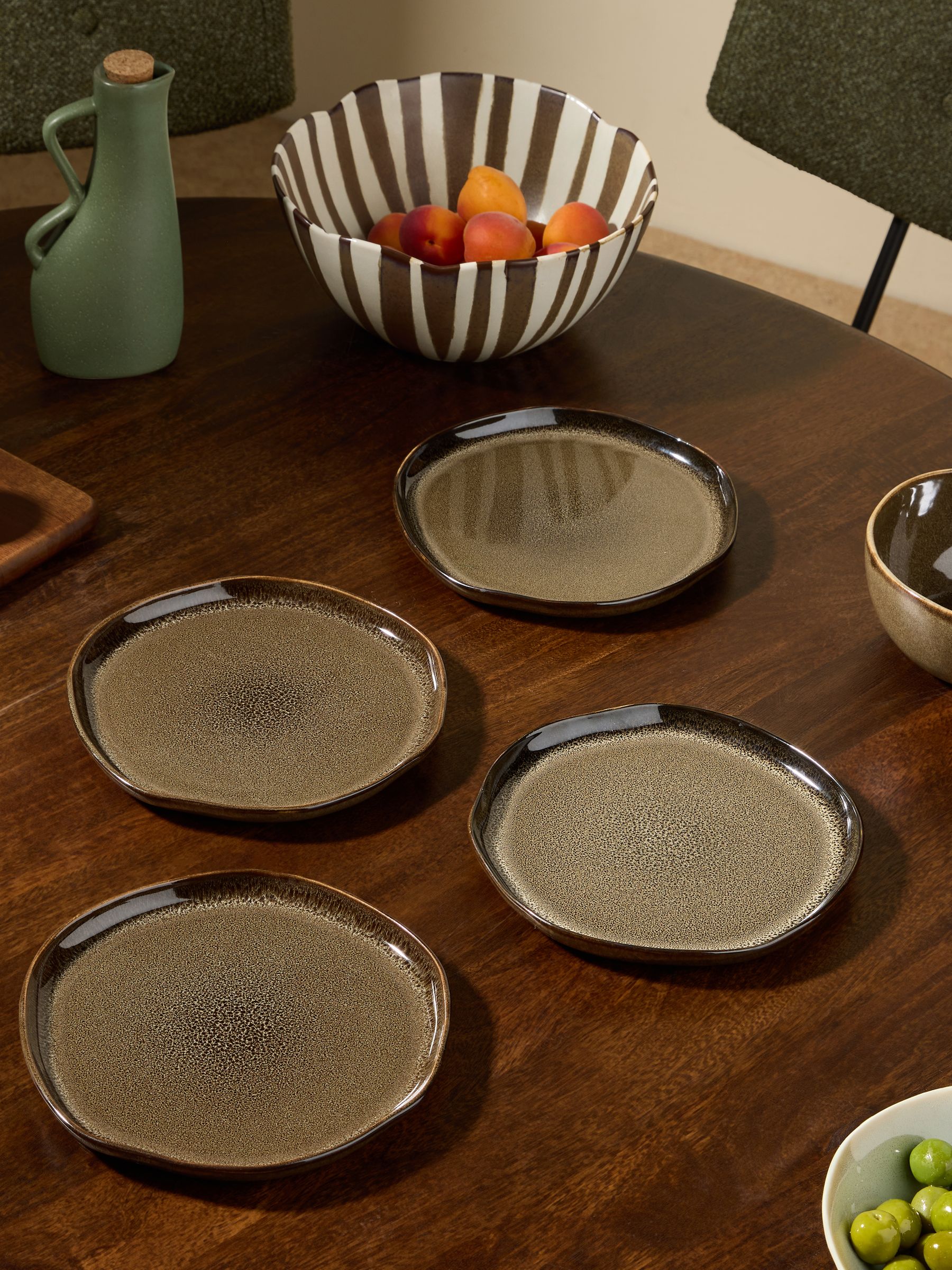 Set of 4 Vinnie Side Plates in Brown