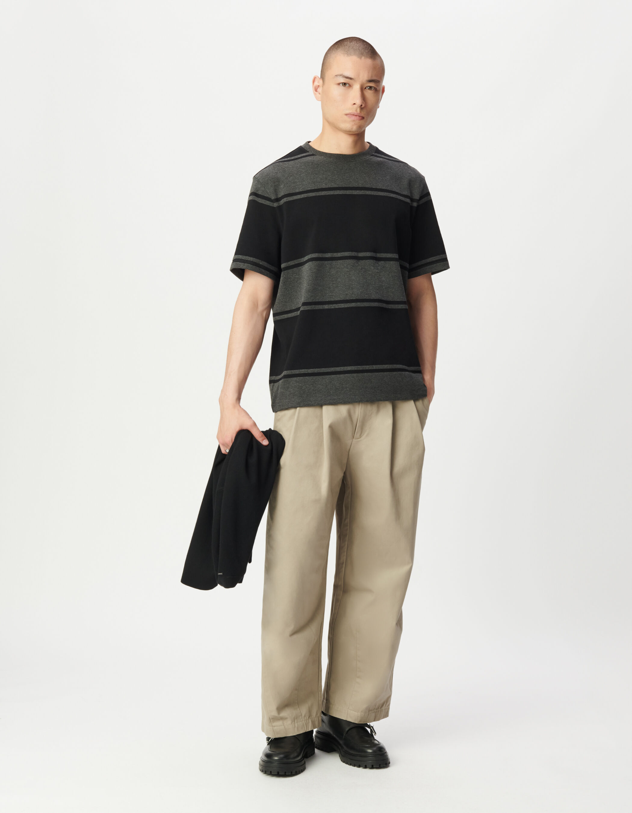T-shirt manches courtes gris larges rayures noires Homme