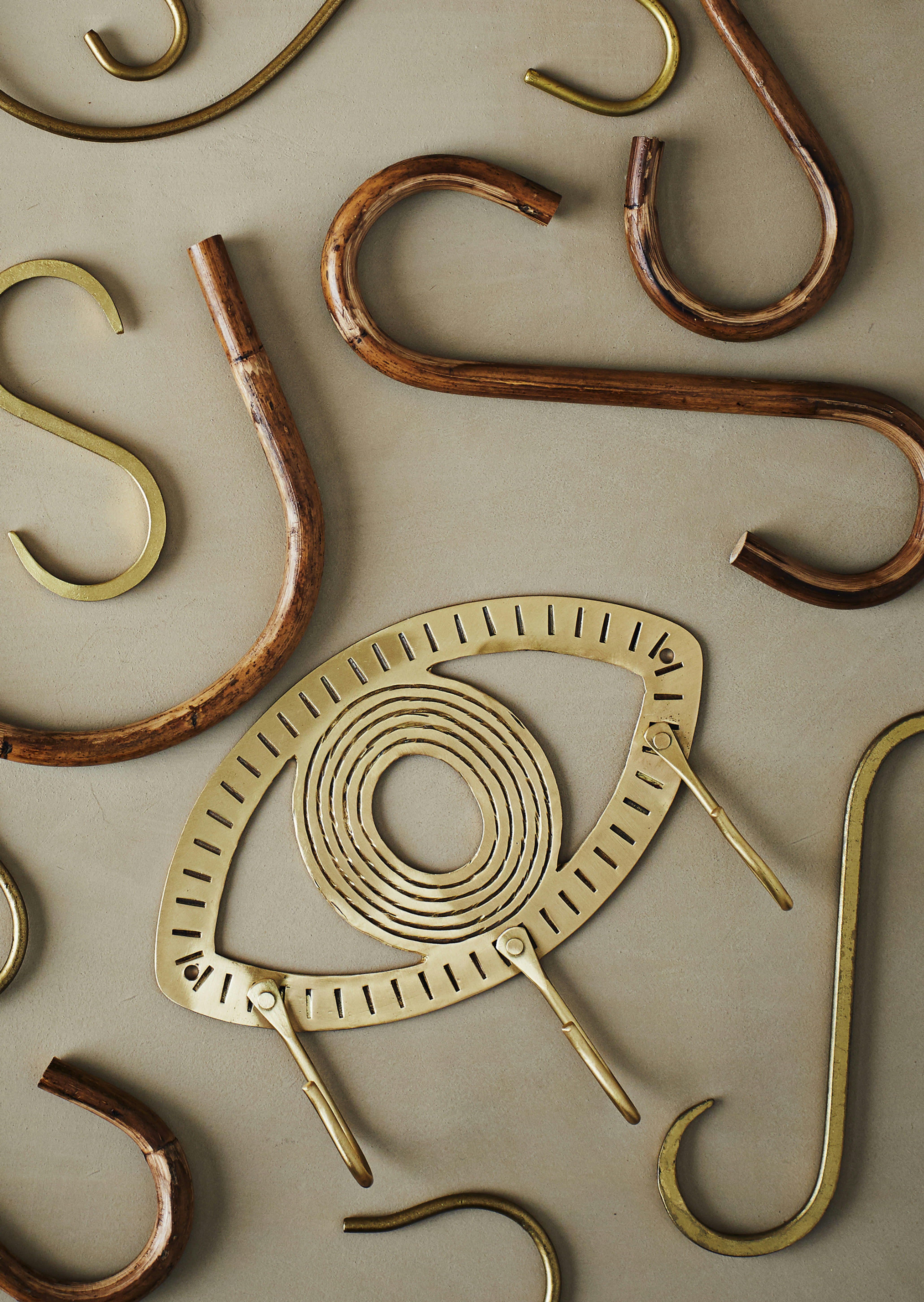 - Patère oeil suspendu avec crochets L9cm