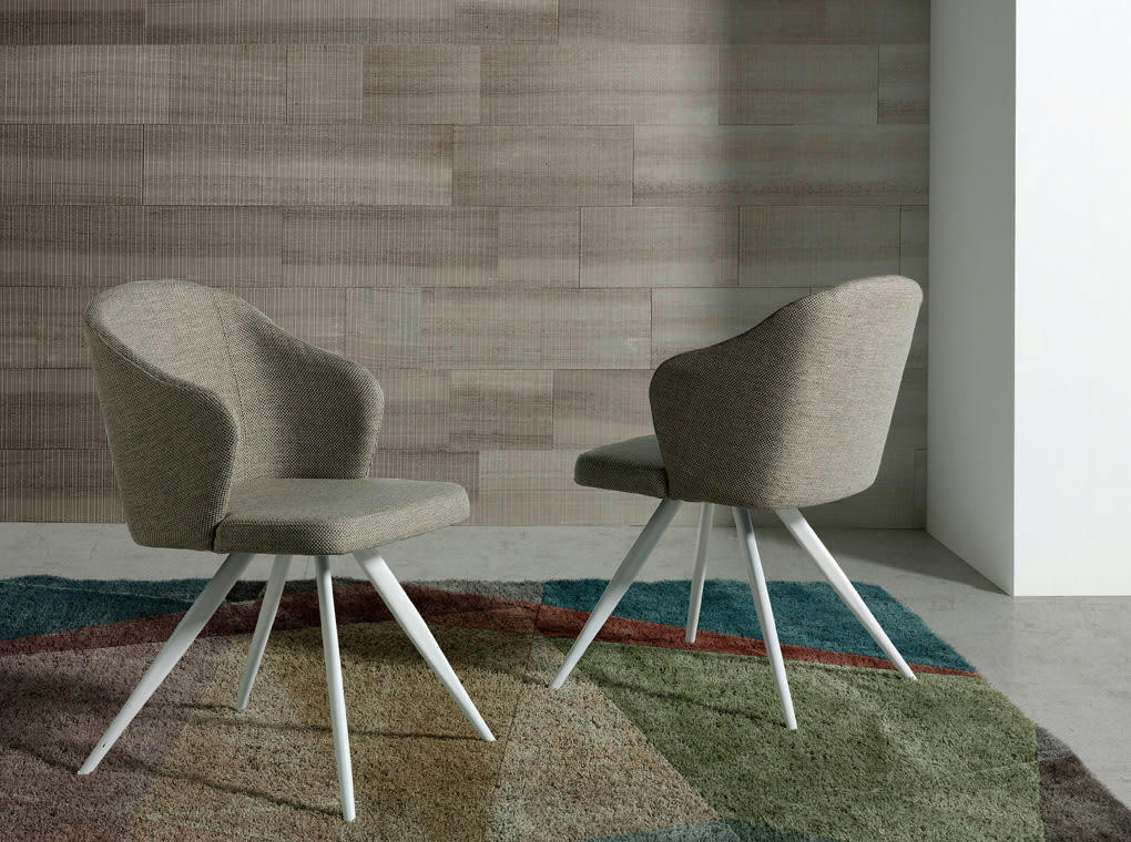 - Chaise en tissu et acier blanc