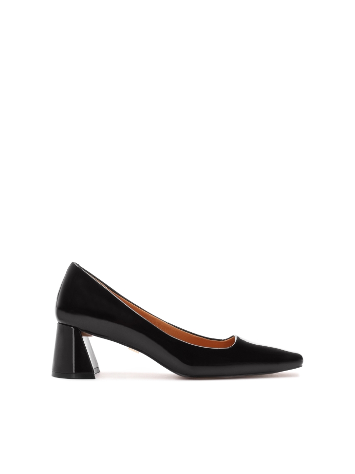 Patent leather square-nosed pumps