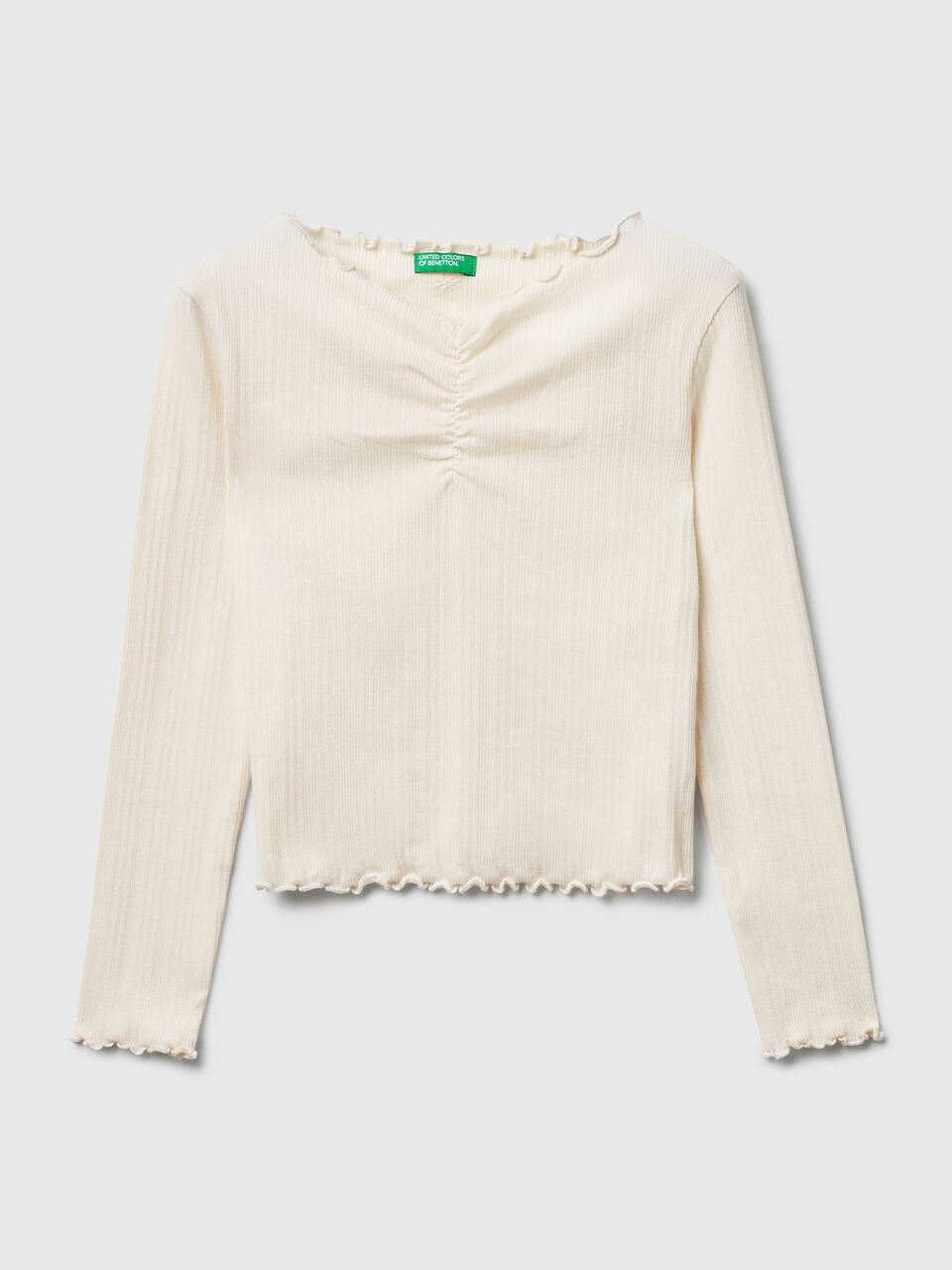 T-shirt with wavy edge