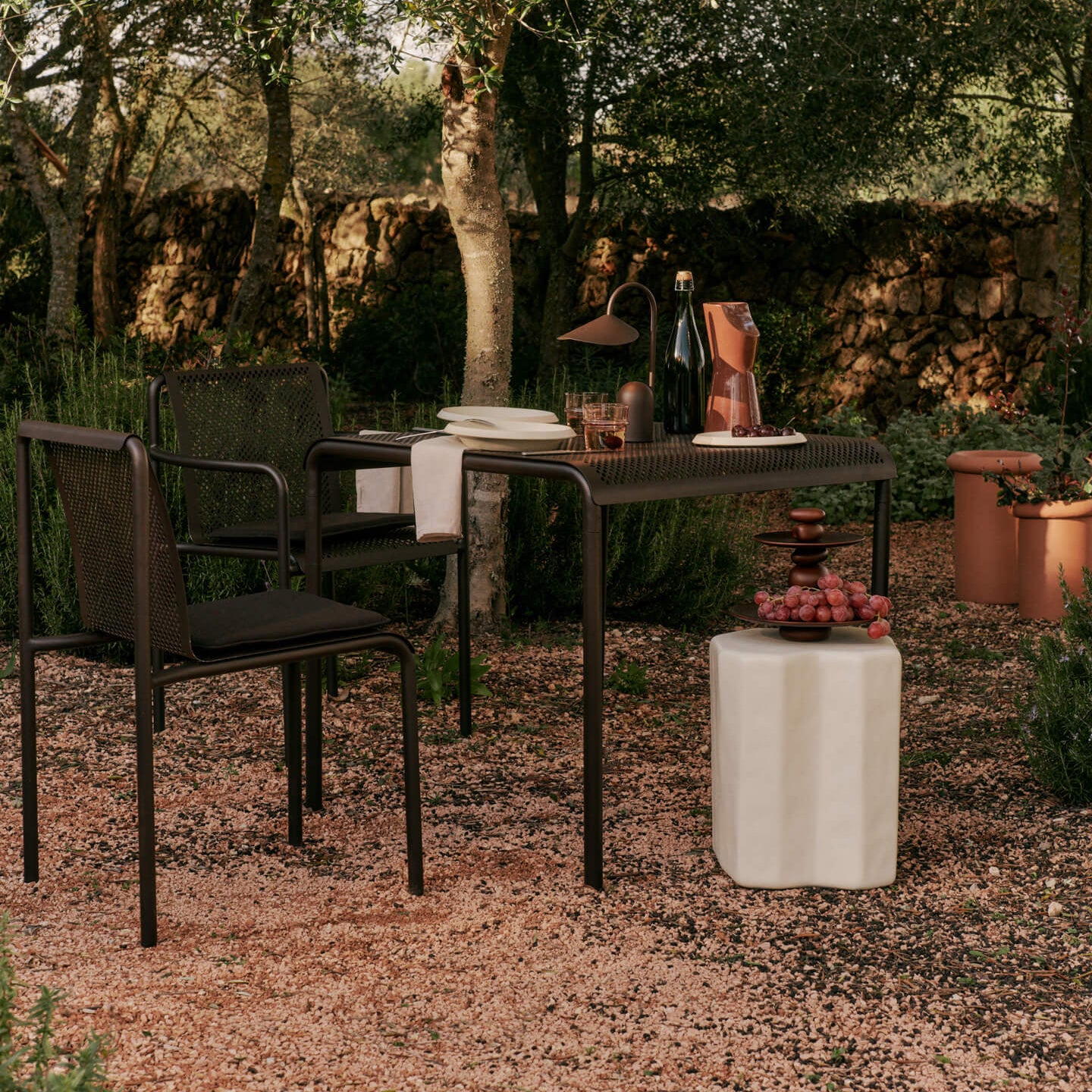 Ferm Living Dapple Tuintafel B 80 x D 80 cm - Dark Chocolate