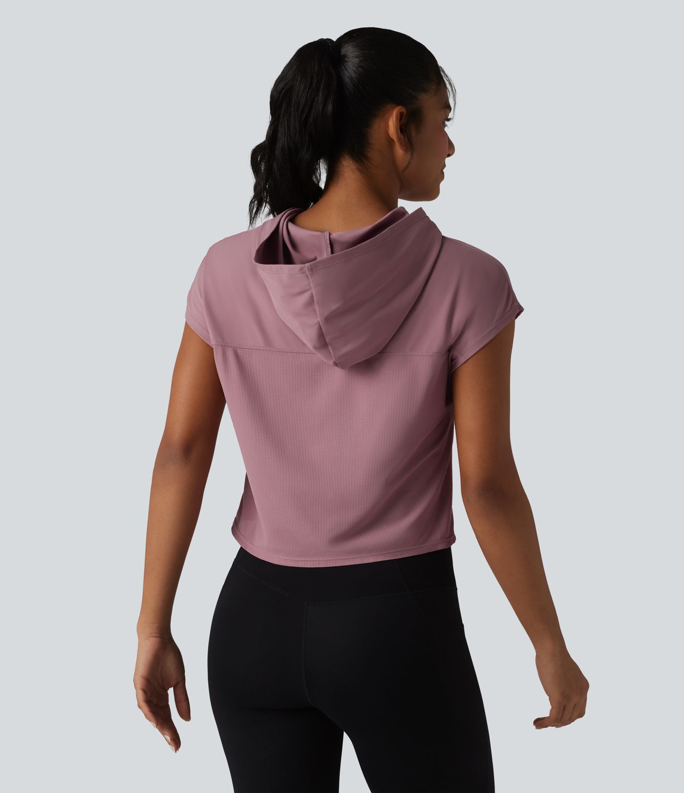 Haut de sport court à capuche et manches courtes en mesh respirant, agréable au toucher, séchage rapide, protection solaire UPF50