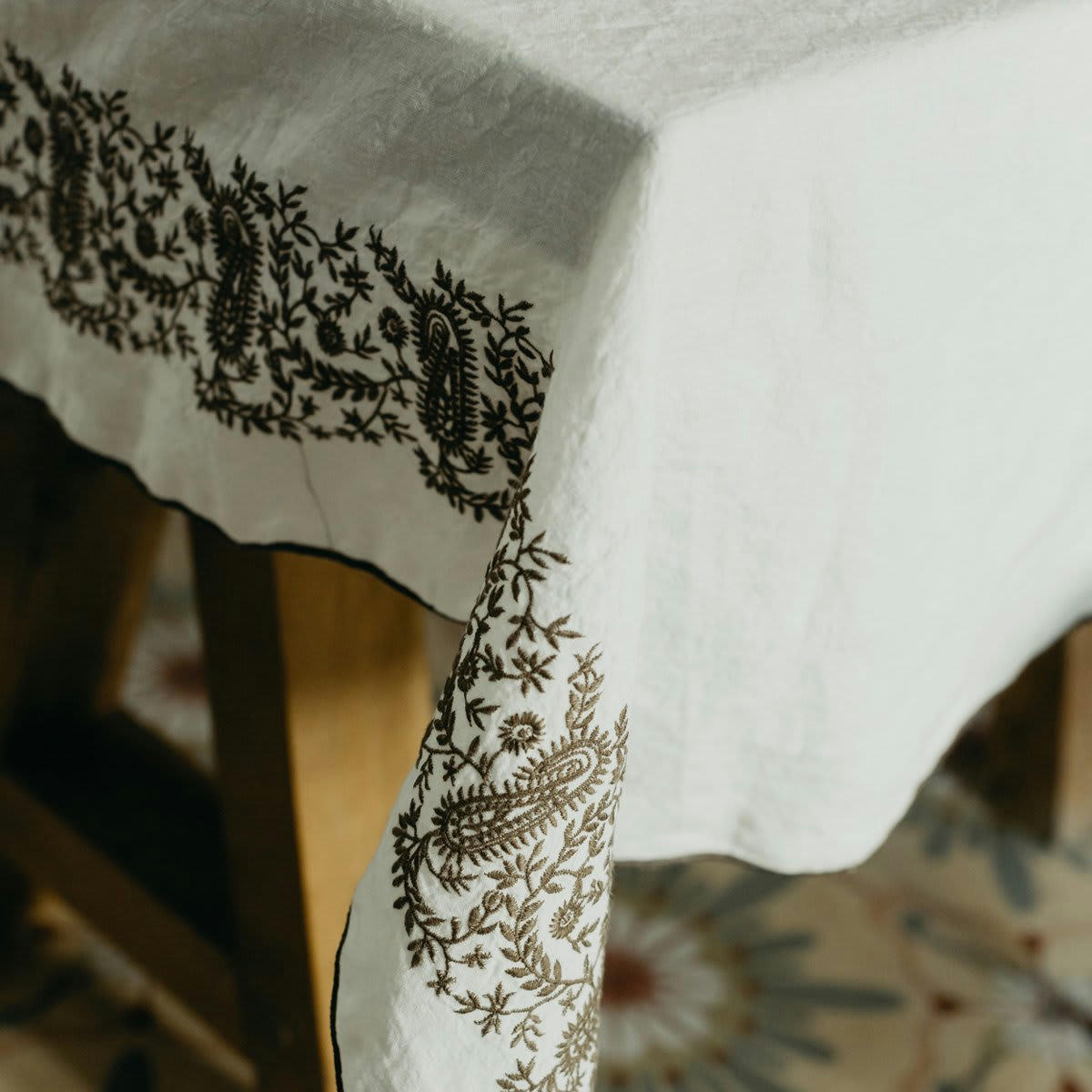 NAPPES BRODEÉS - Nappe brodée lin pur lavé sirkeci 170x250 cm