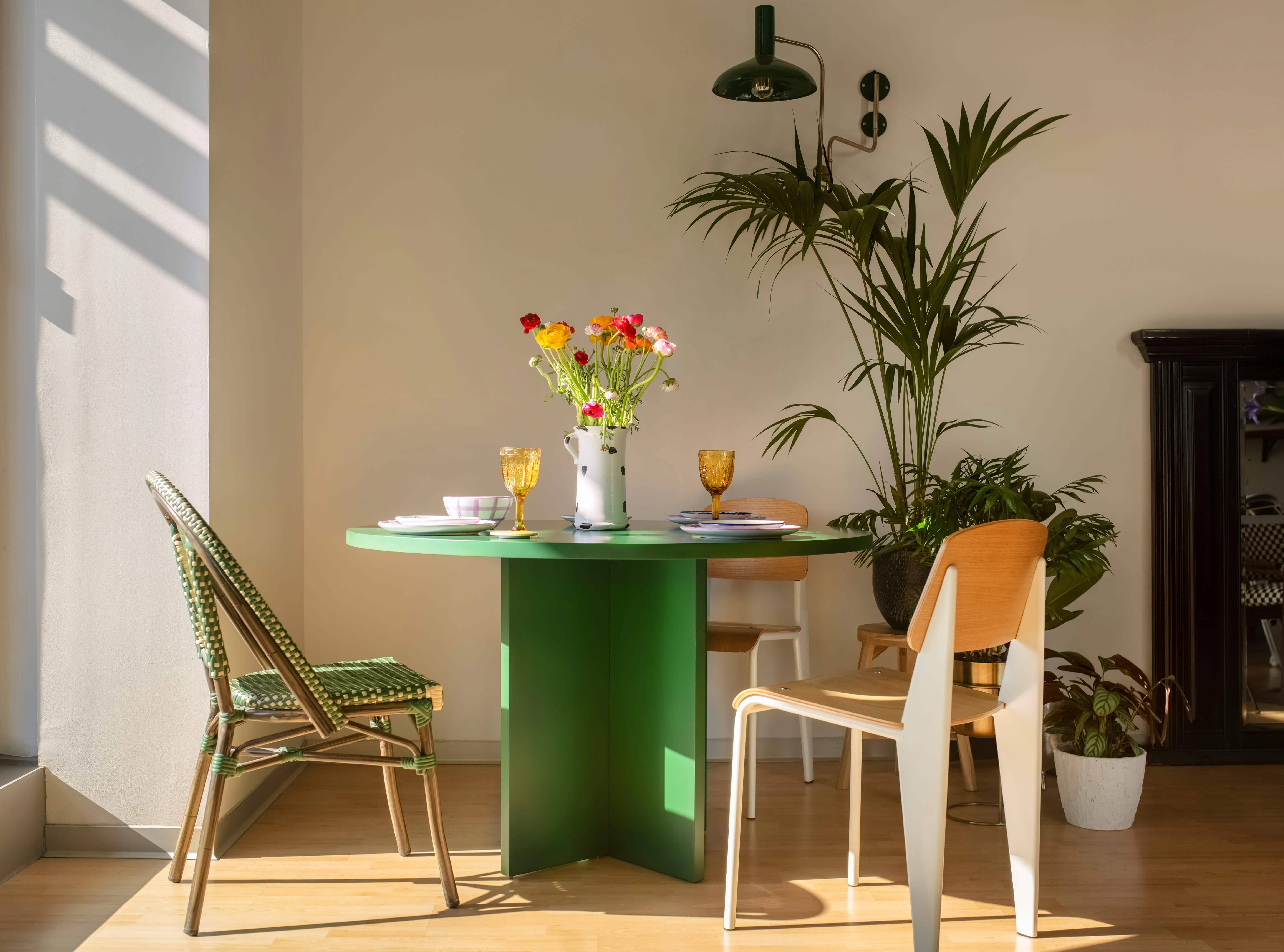 BLOCKIE-MATILDA - Table à manger ronde laquée en MDF de 3cm Vert Cèdre 120cm