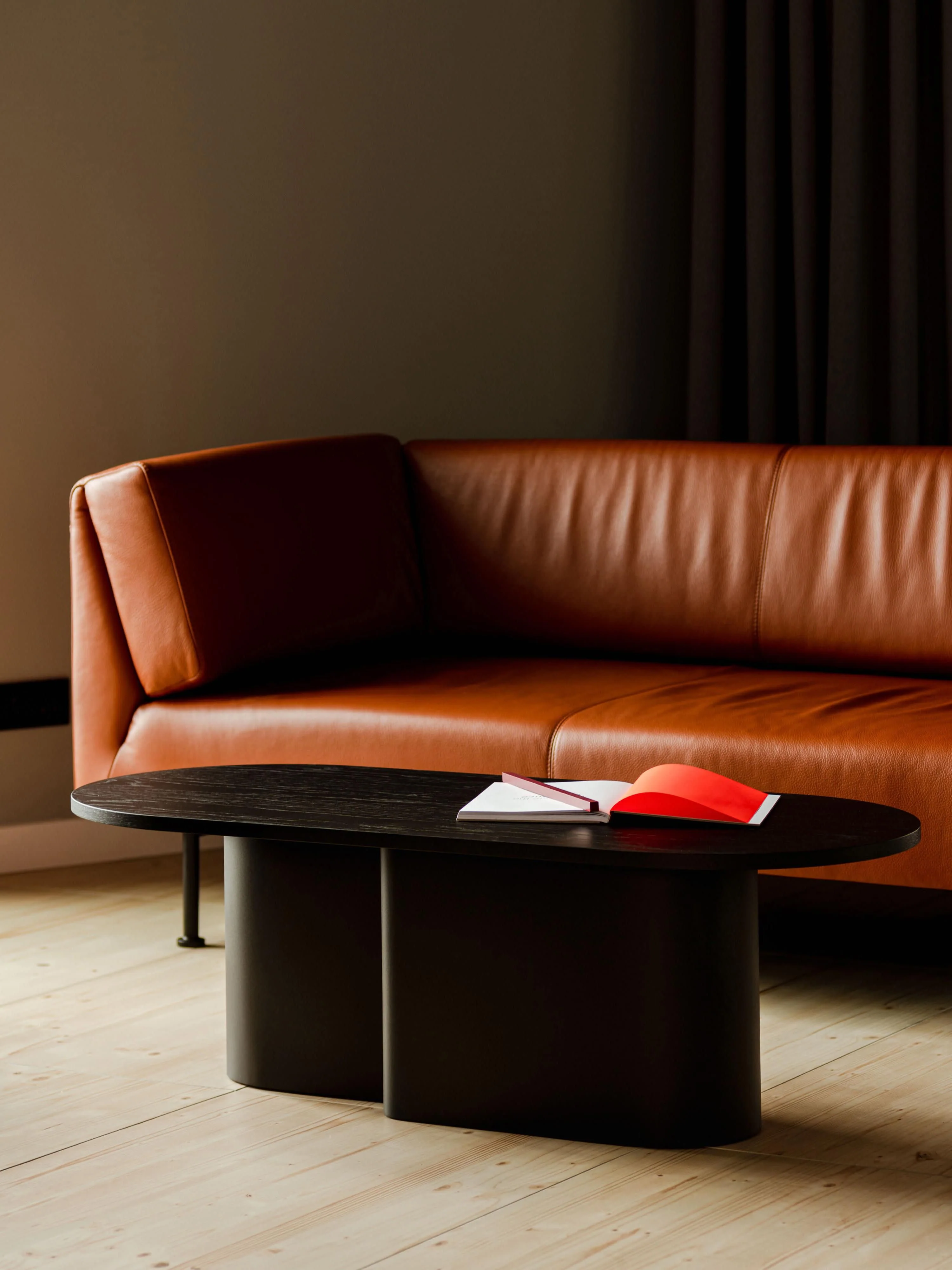 Ovaler Couchtisch Looi aus Holz