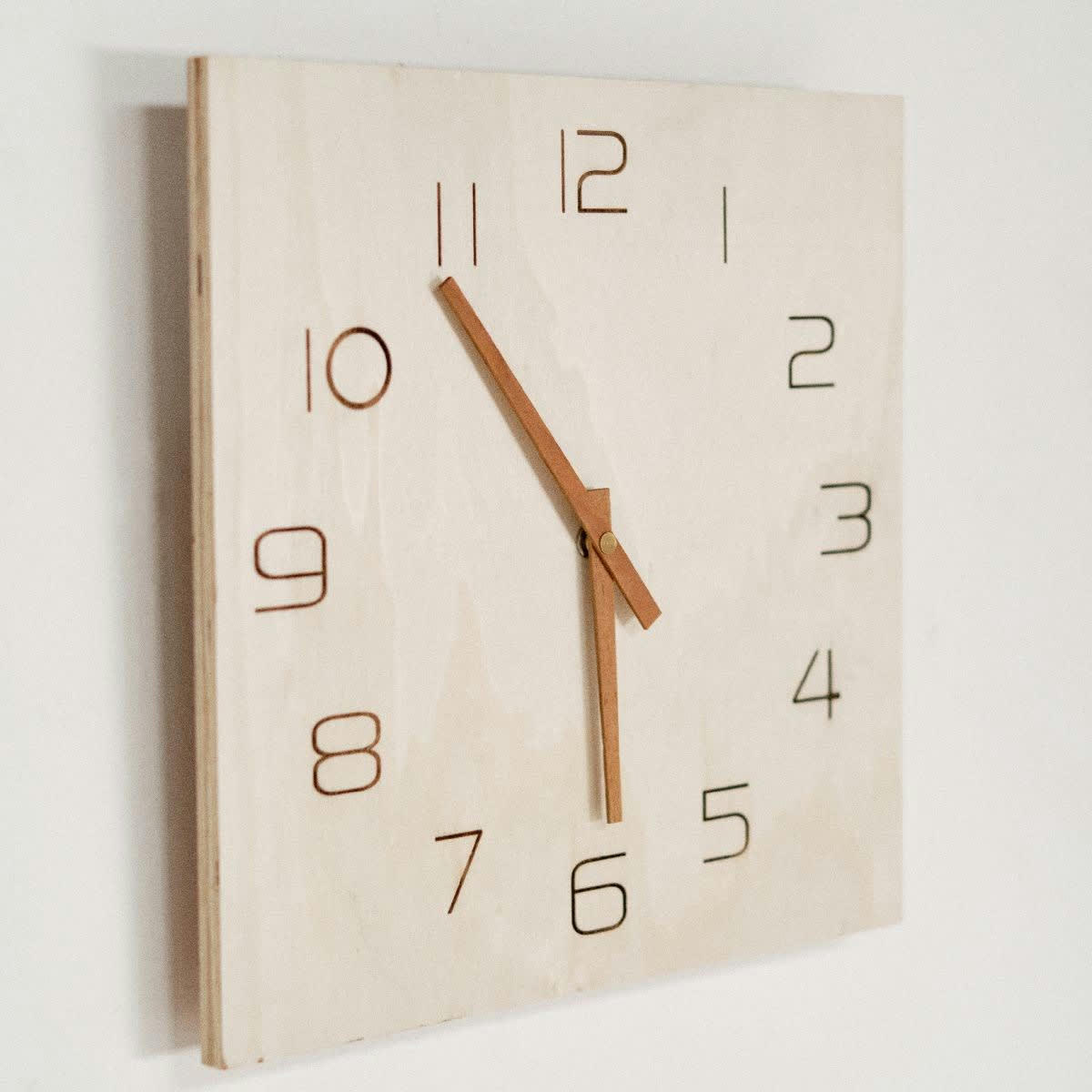 SIMPLICITY - Horloge murale en contreplaqué beige