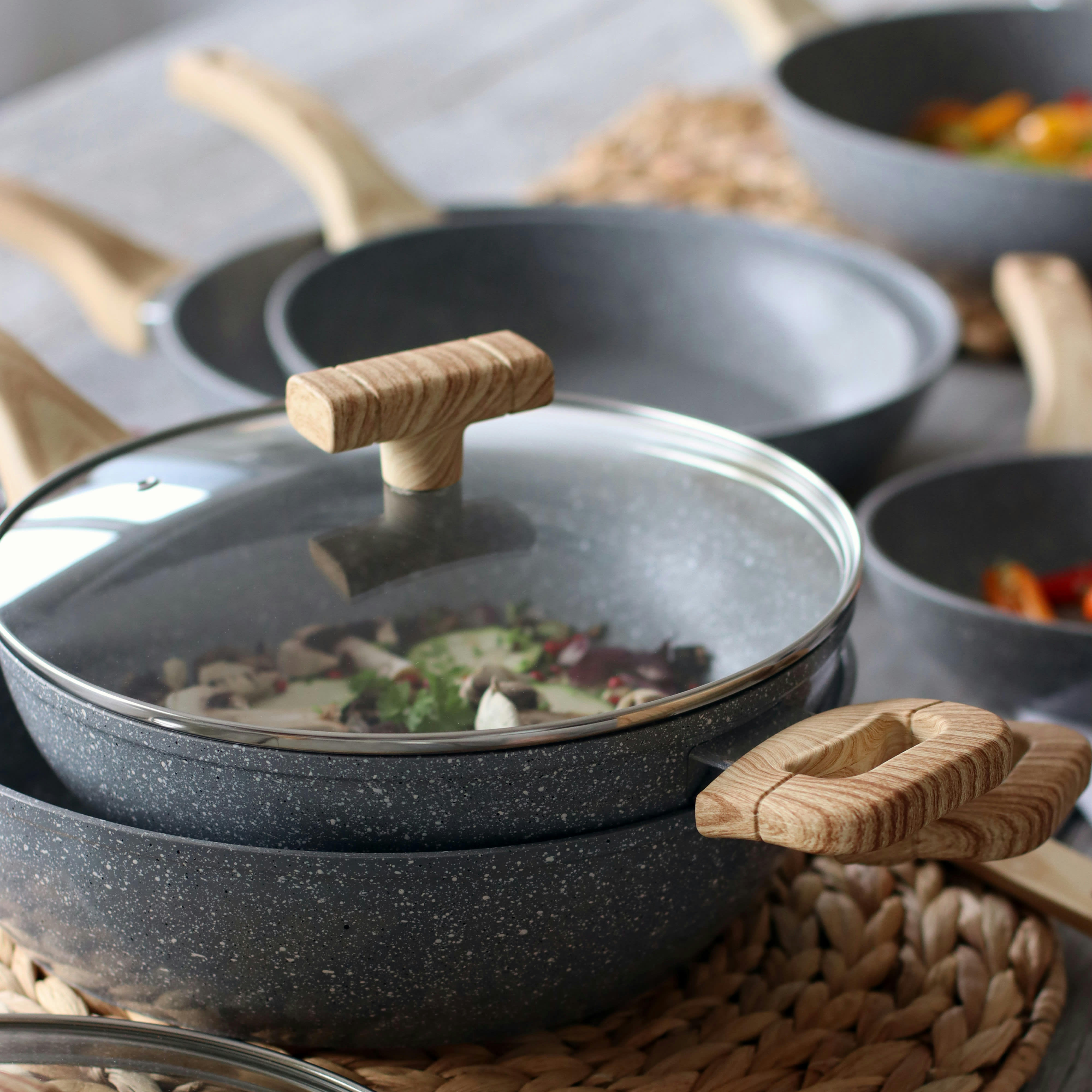 CANNELLE - Sauteuse avec couvercle en aluminium Ø24cm - compatible induction