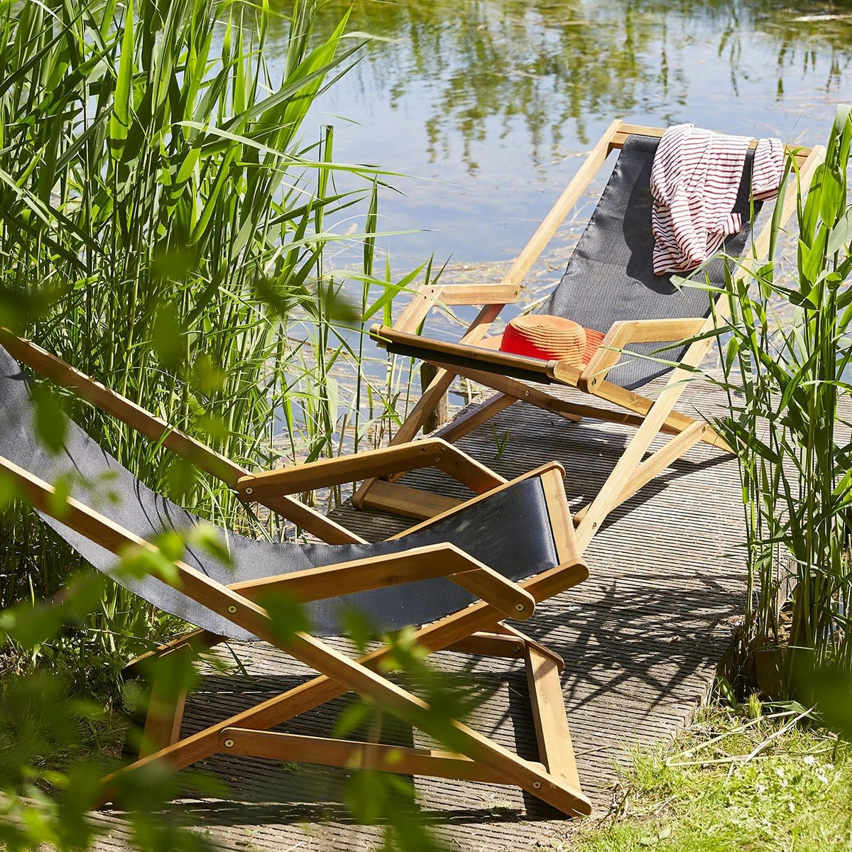 HANOÏ - 2 transats en acacia massif et textilène noir