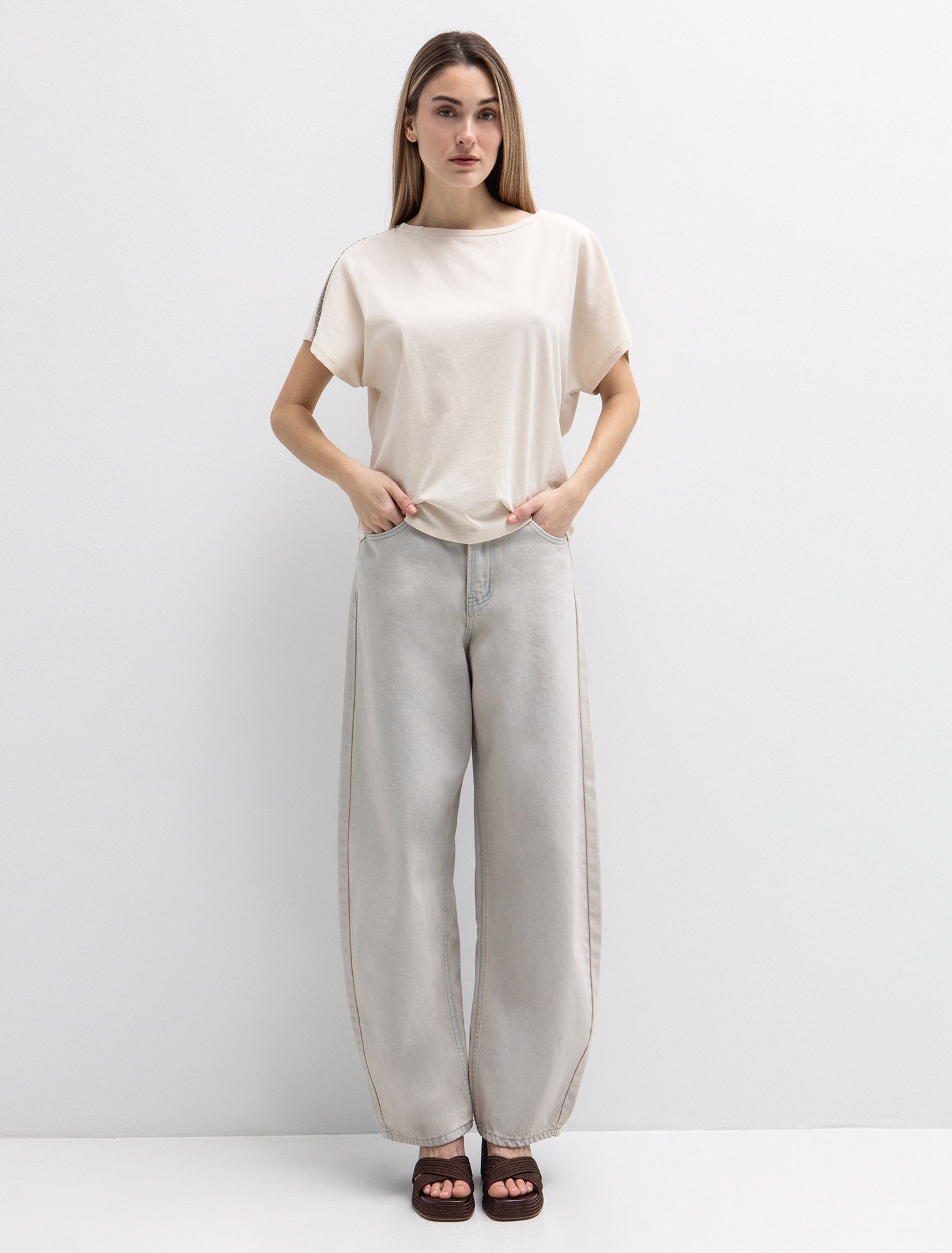 T-shirt με χάντρες