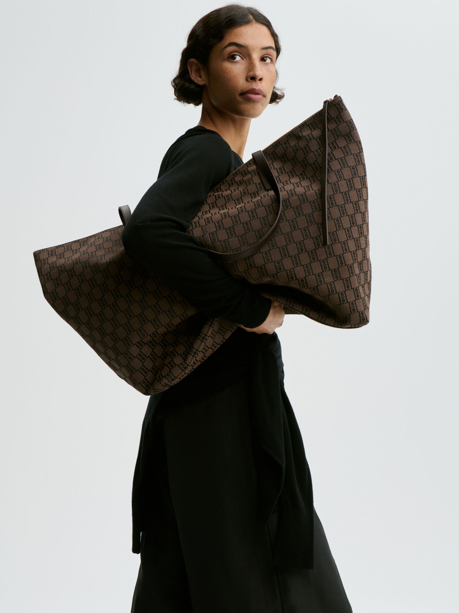 Carvon monogrammønstret tote-taske