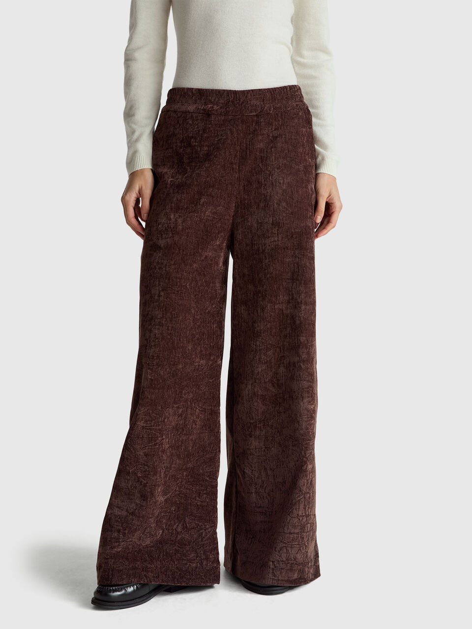 Wide trousers in smooth velvet