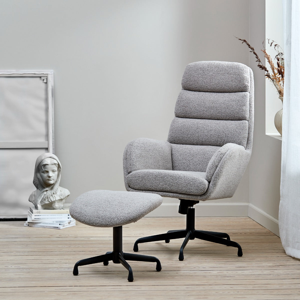 Hygge Interiors Sifton Taupe Bouclé Relaxfauteuil en Voetenbank Set