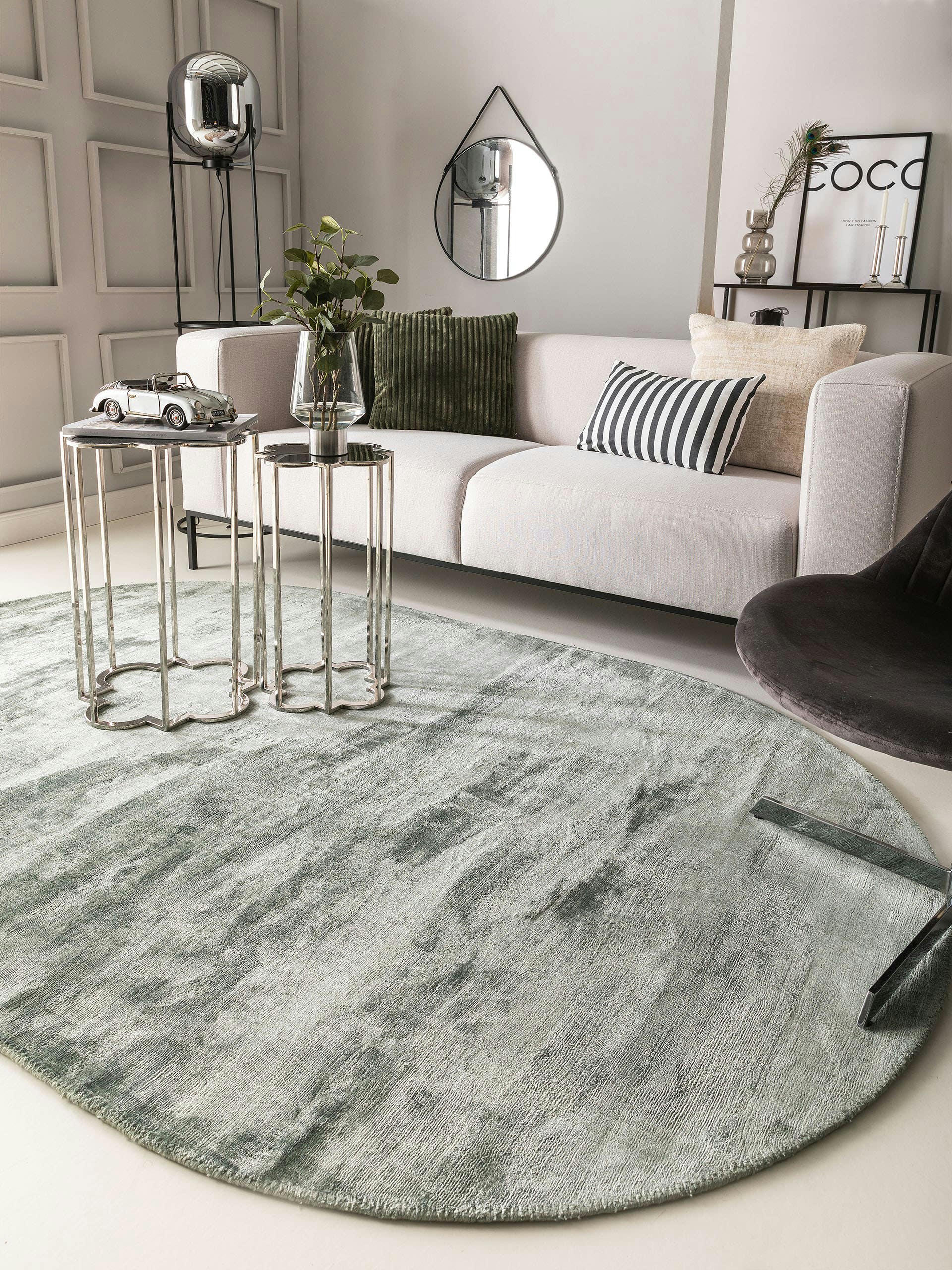 NELA - Tapis en viscose ovale vert clair 150x230