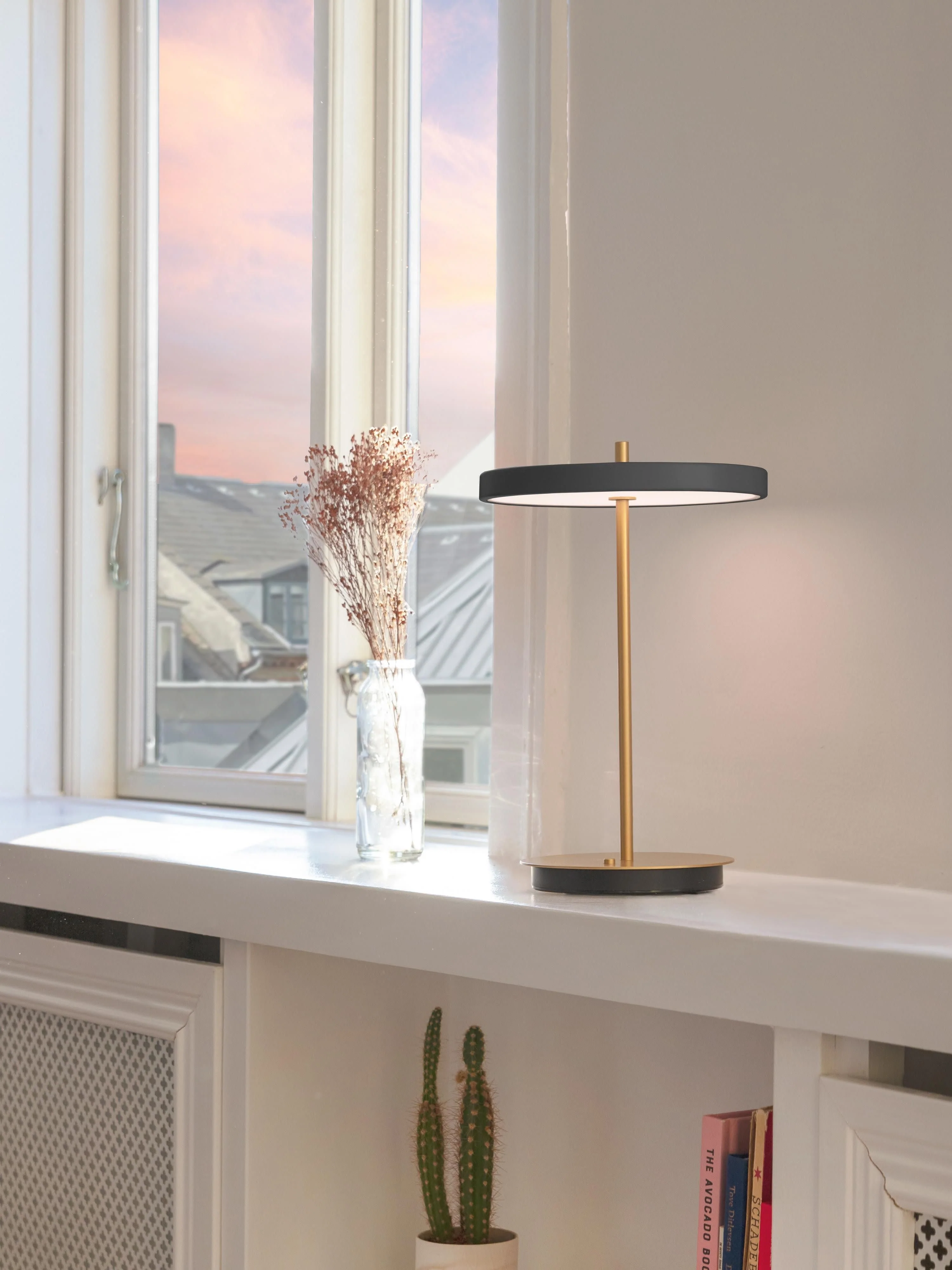Kleine mobile LED-Tischlampe Asteria, dimmbar