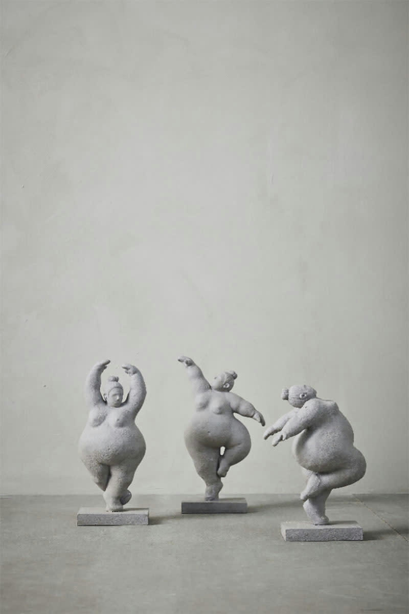 - Statuette en polyrésine grise H23