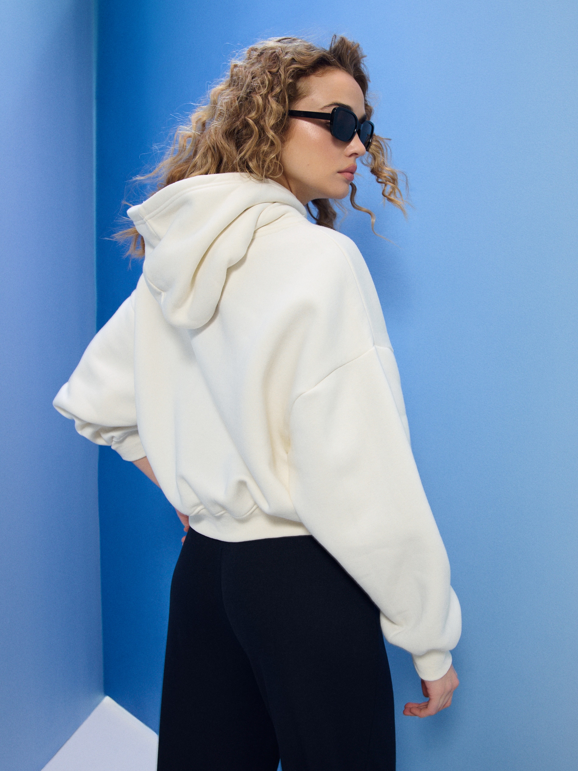 Dresowa bluza hoodie z nadrukiem 