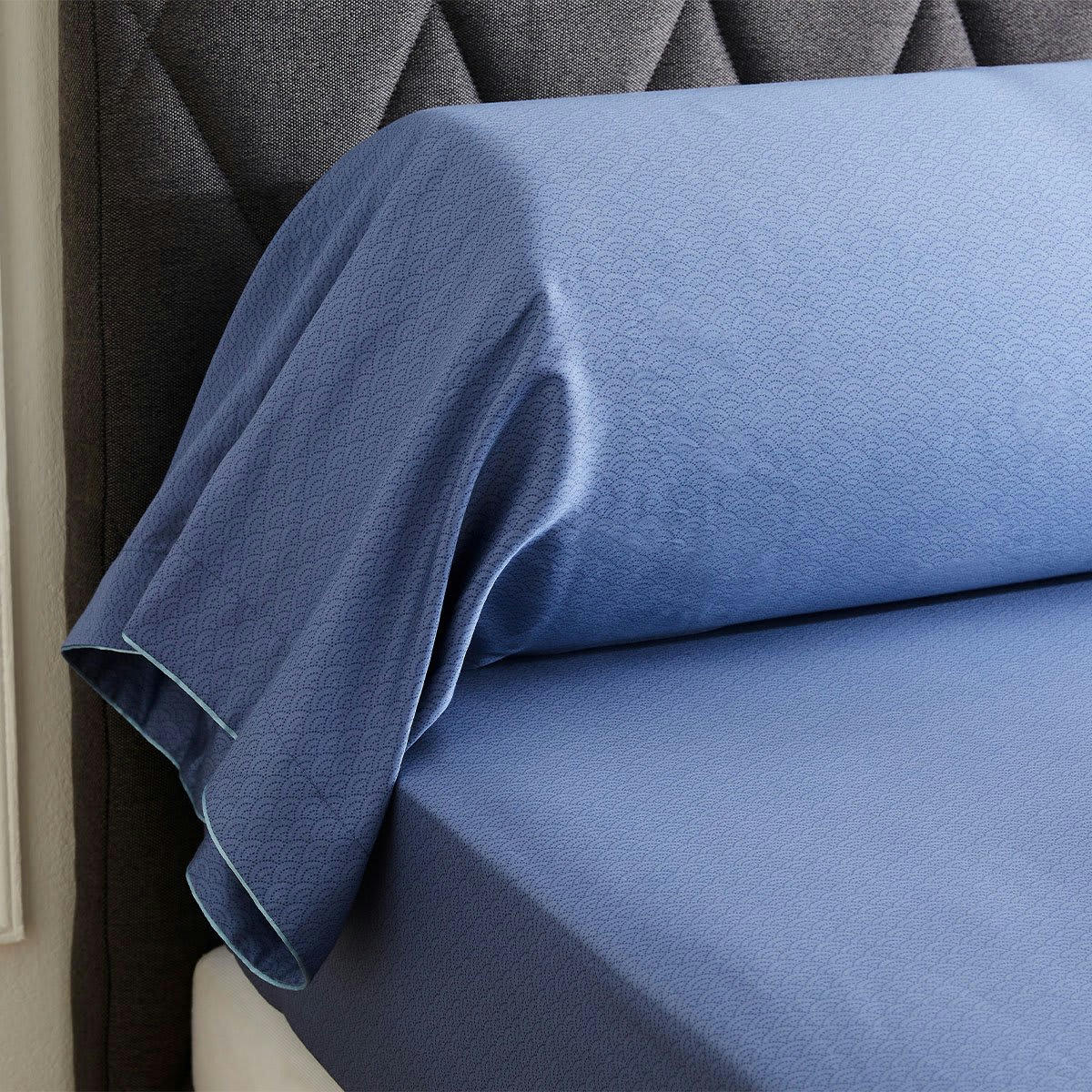 INDIRA - Taie de traversin satin bleu foncé 43x210 cm