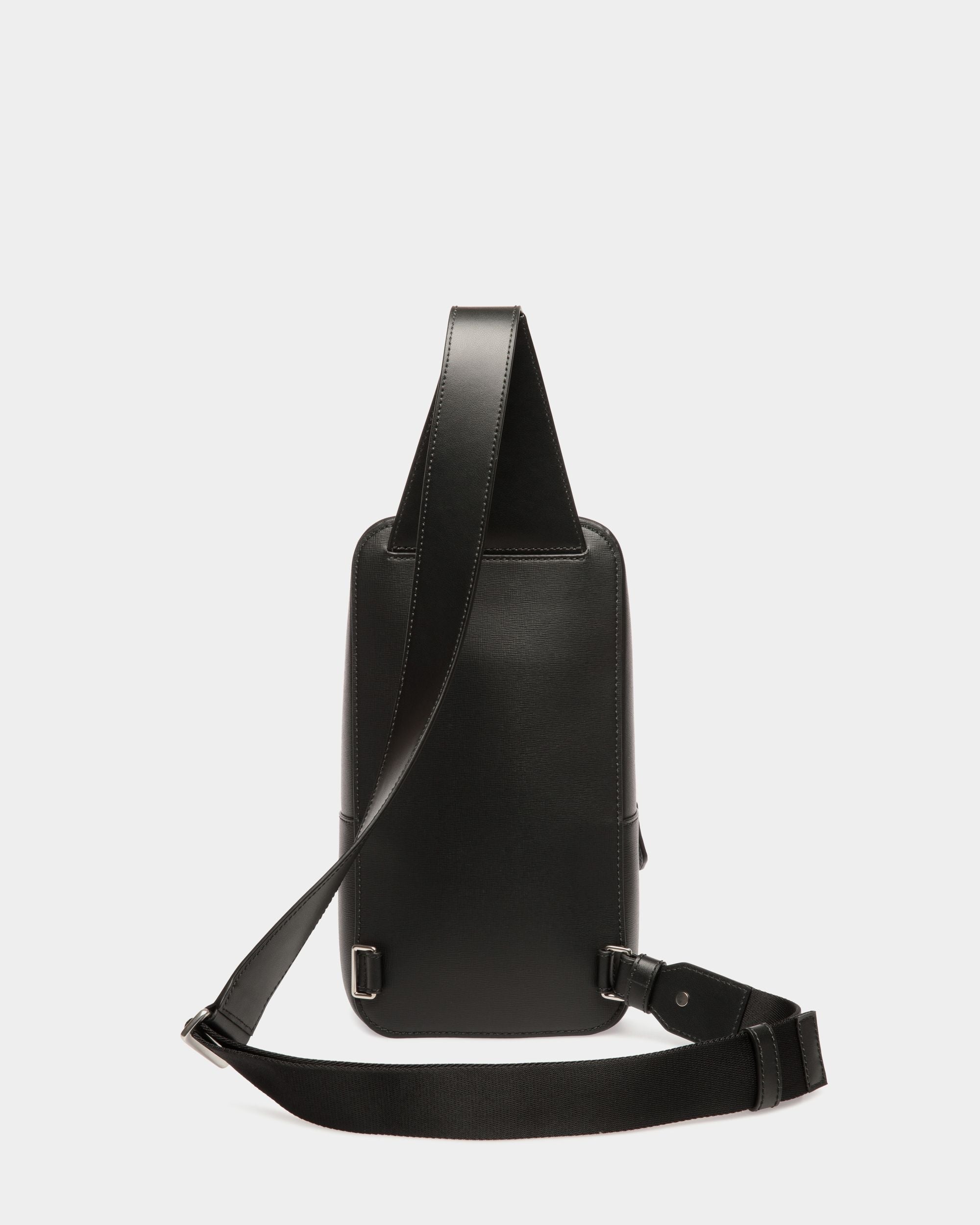Mythos Sling Bag Aus Recyceltem Leder In Schwarz