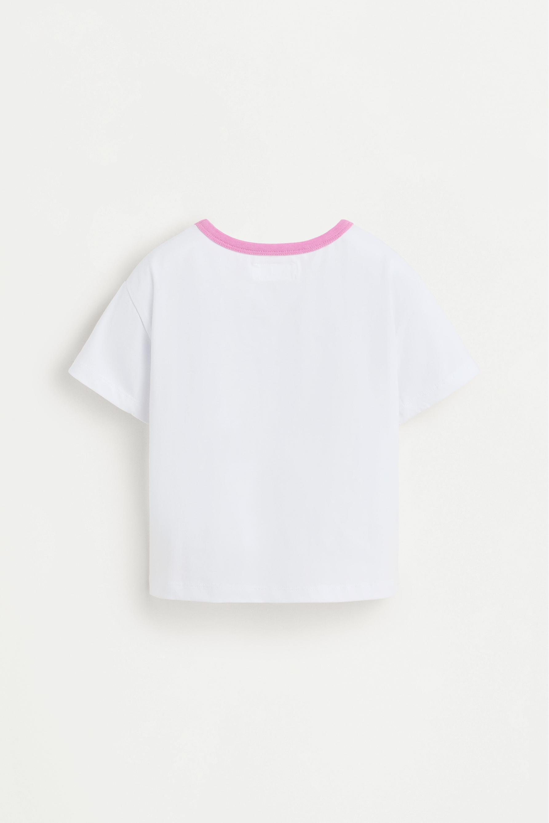 Camiseta Stranger Things™/© Netflix texto brillantes