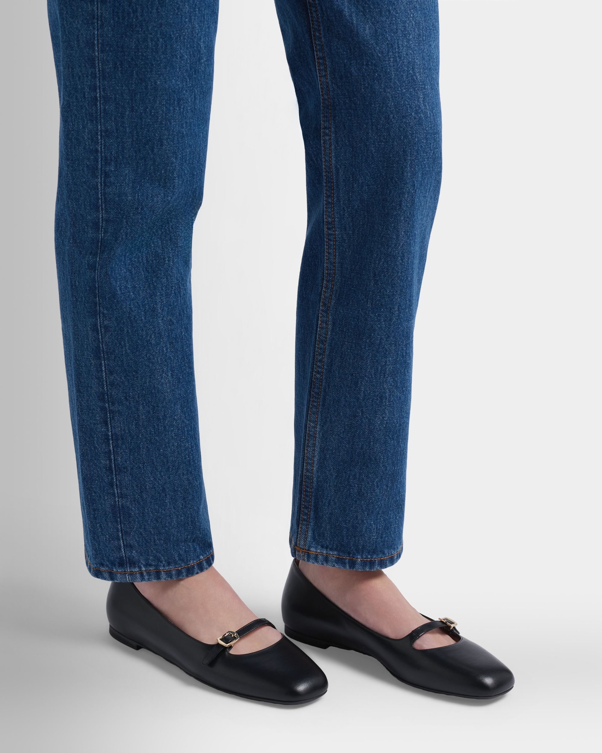 Flache Ballyrina Mary-Janes aus schwarzem Leder