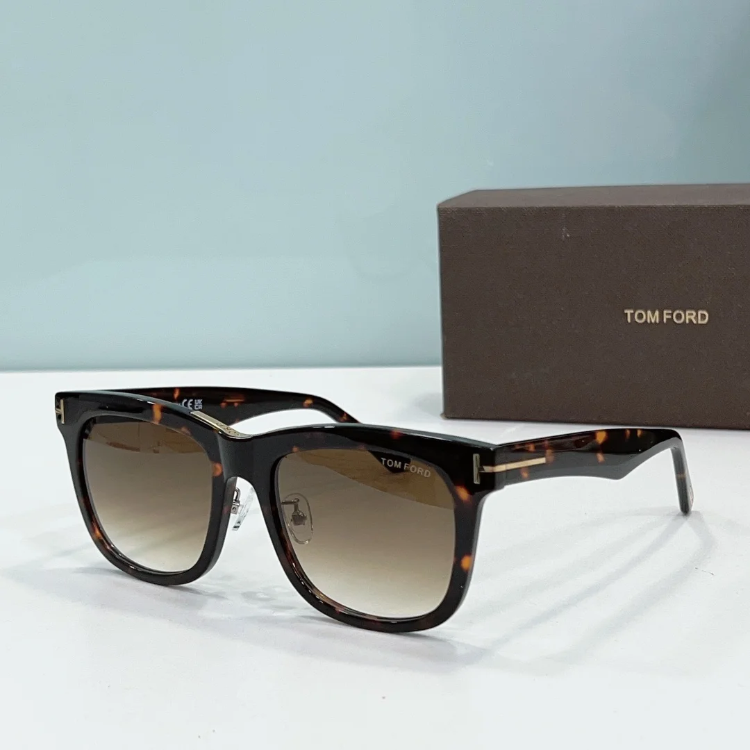 Tom Ford Thick Frame Sunglasses