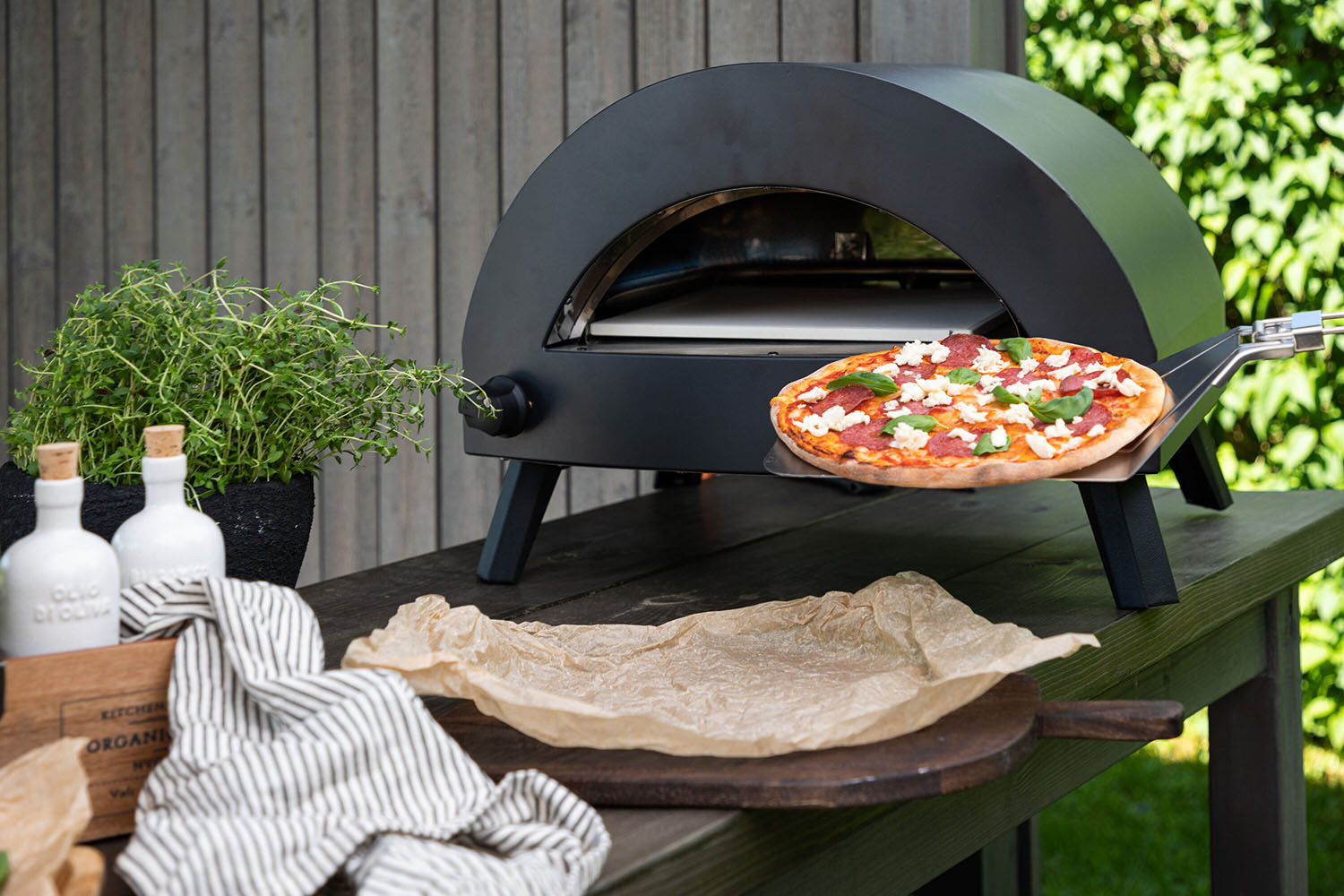 Rebellenclub Gozo Pizzaoven - Zwart