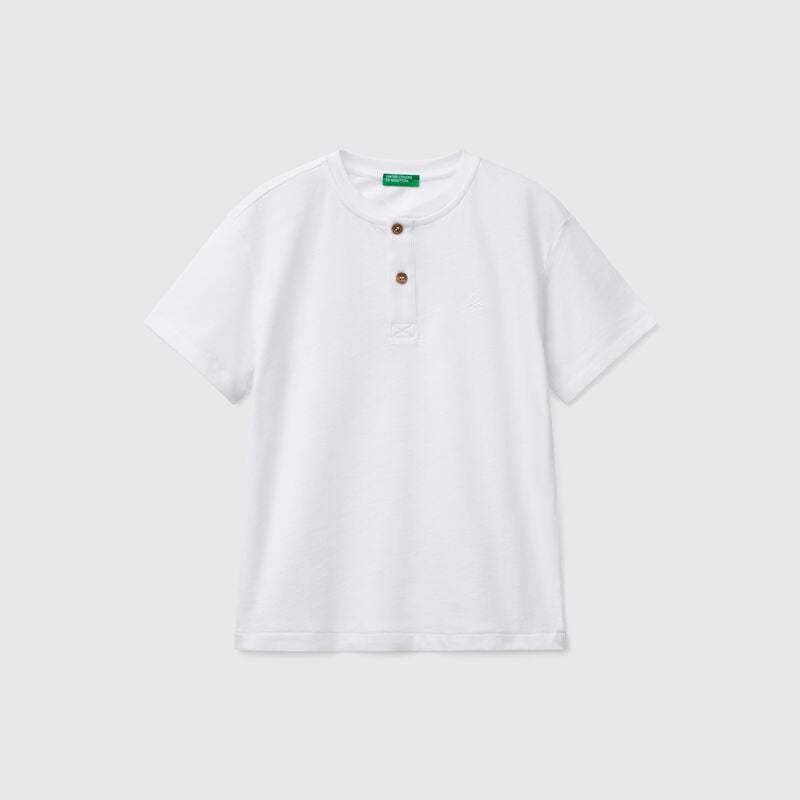 T-shirt with henley neck