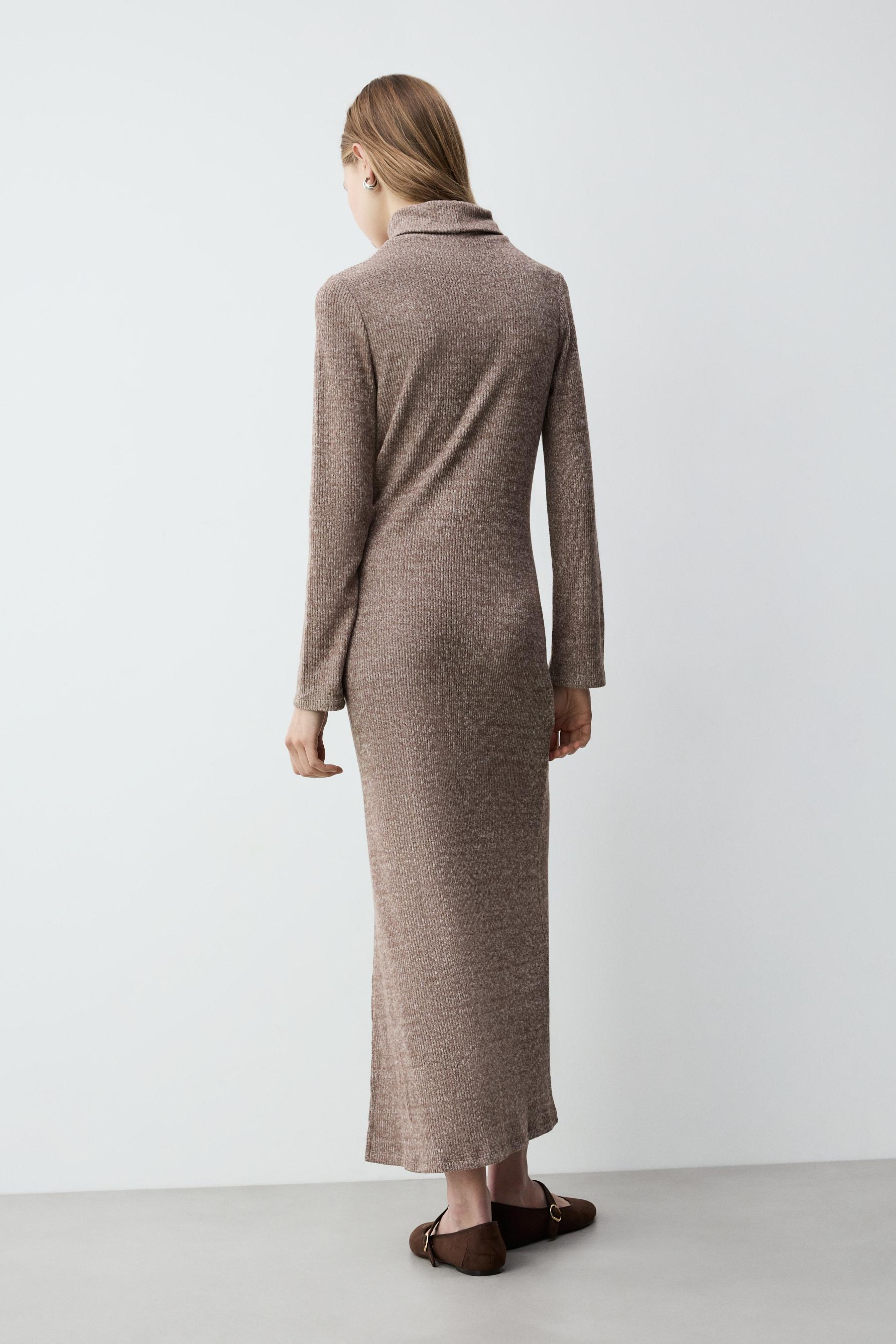 Vestido midi punto cortado