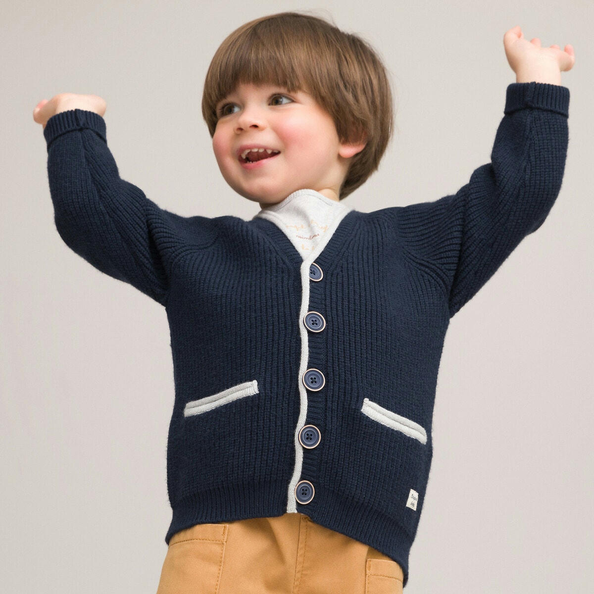 Gilet col V en grosse maille boutonné