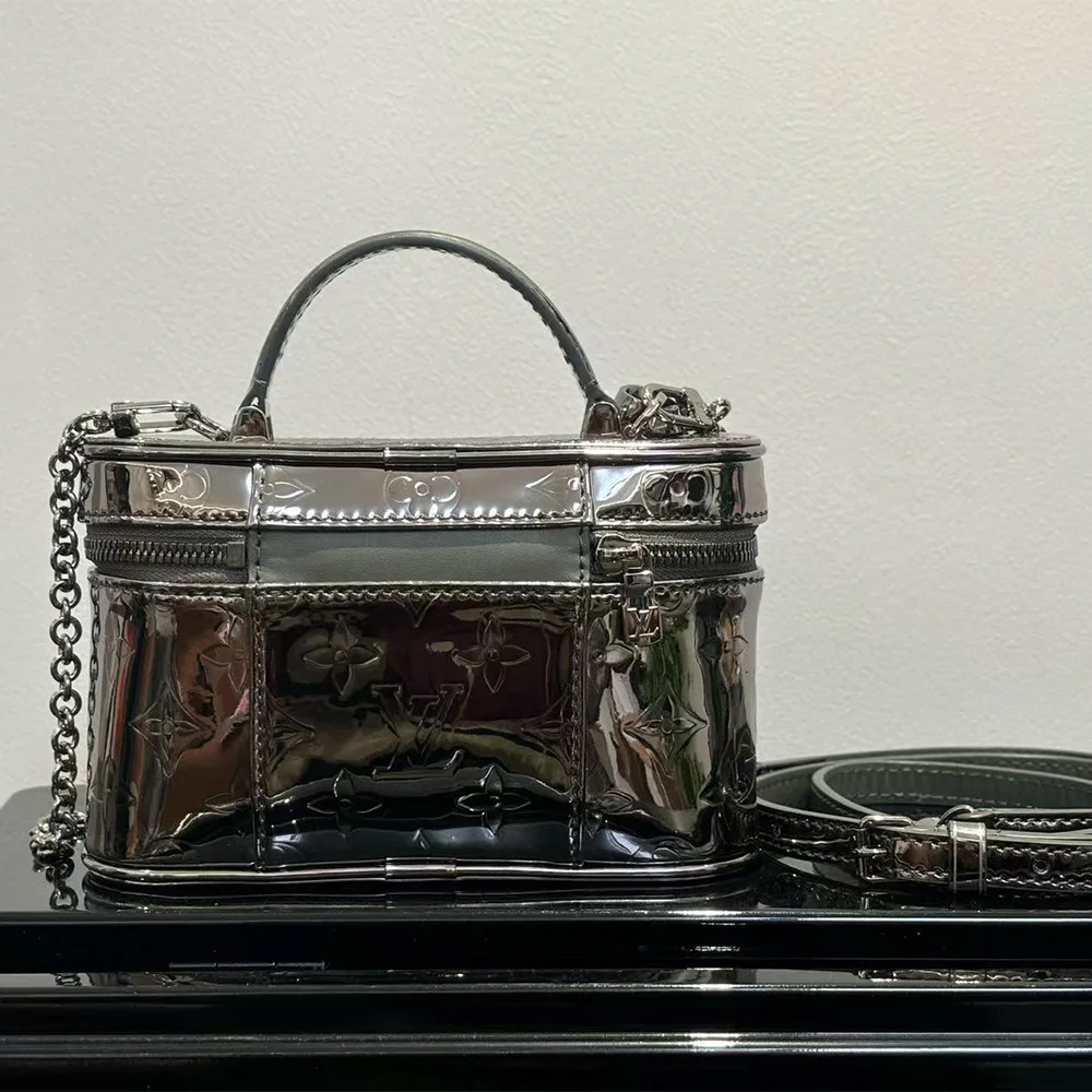 Louis Vuitton Vanity Chain Pouch (7A regular version)