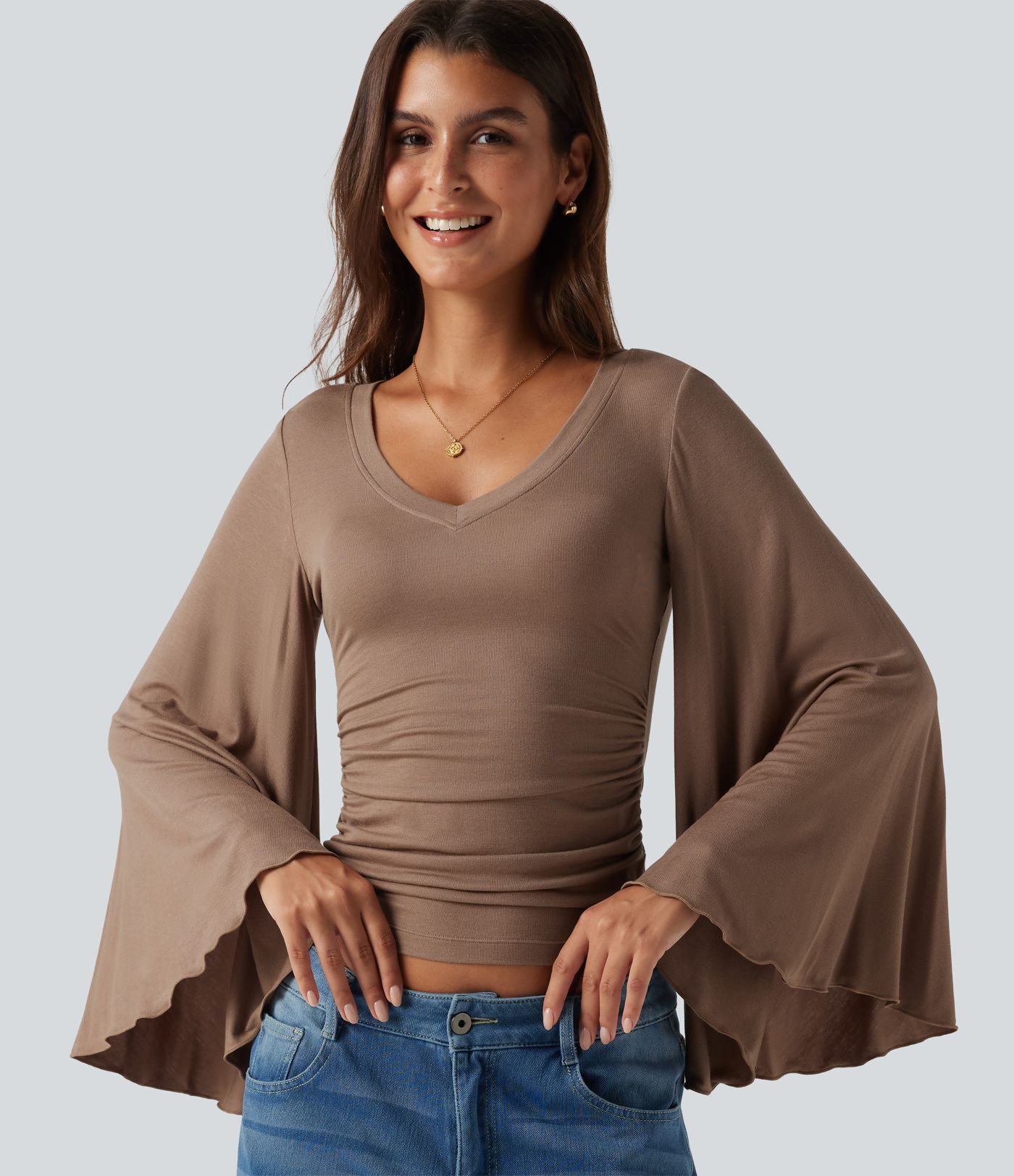 T-shirt côtelé à col V, manches à volants et fronces