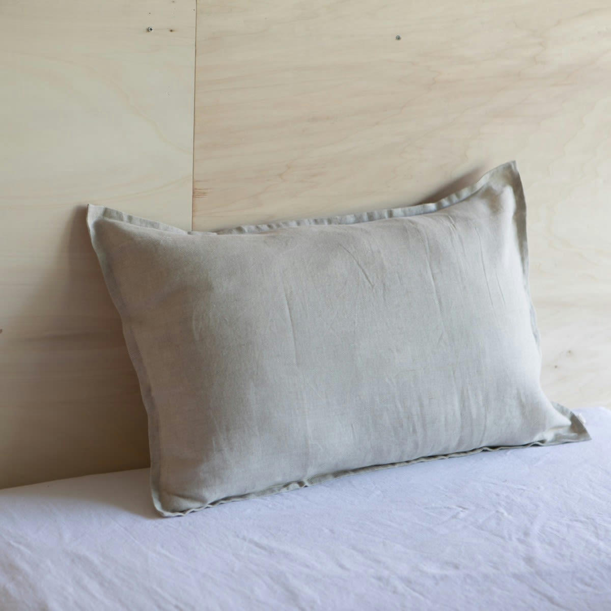 LES ESSENTIELS - Taie d'oreiller en lin lavé beige foncé 65x65