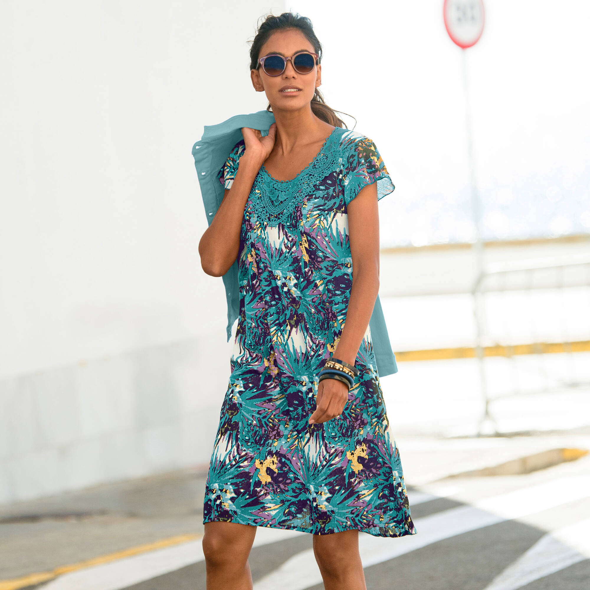 Robe imprimé tropical - décolleté macramé