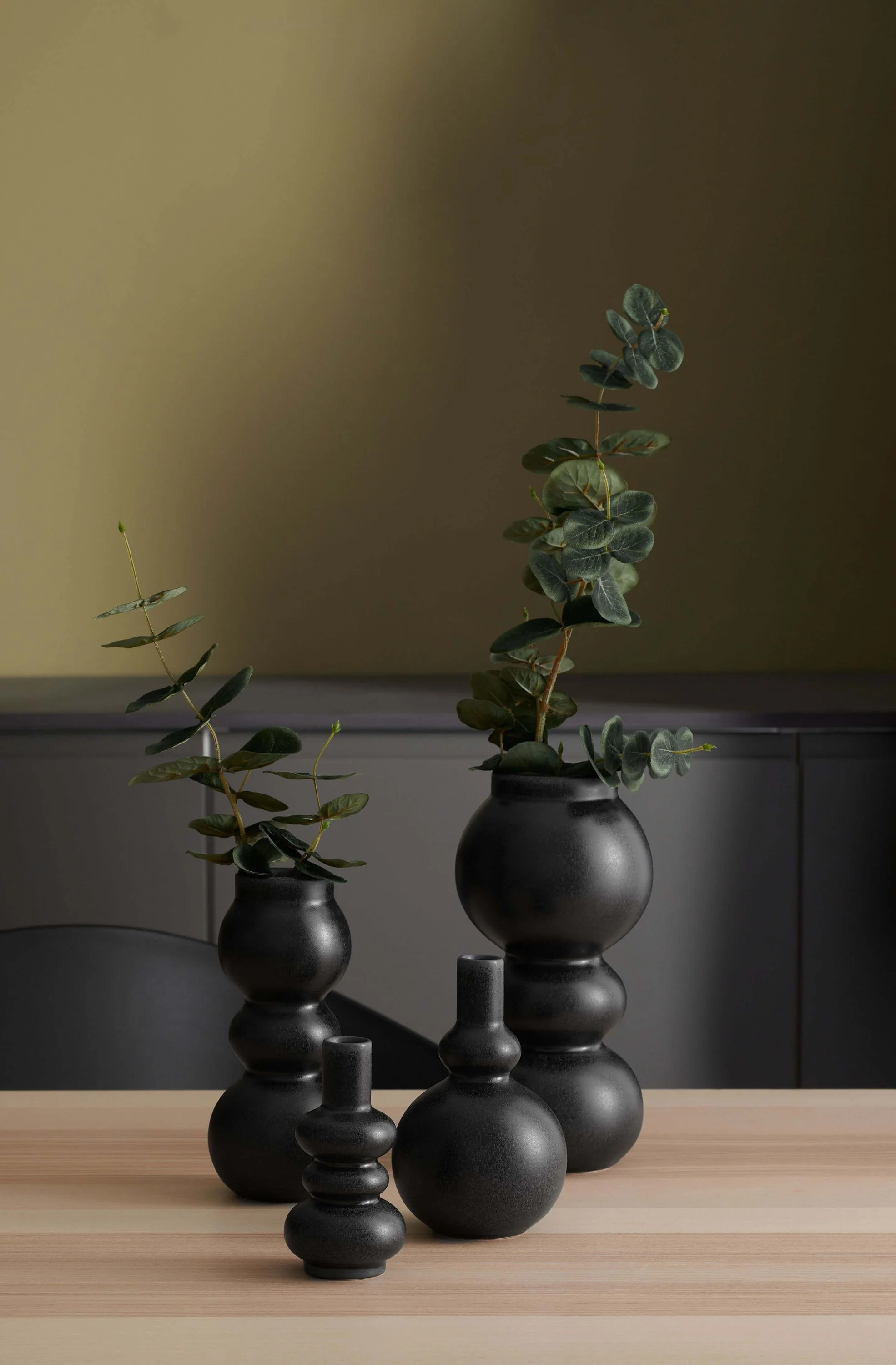 vase, black iron