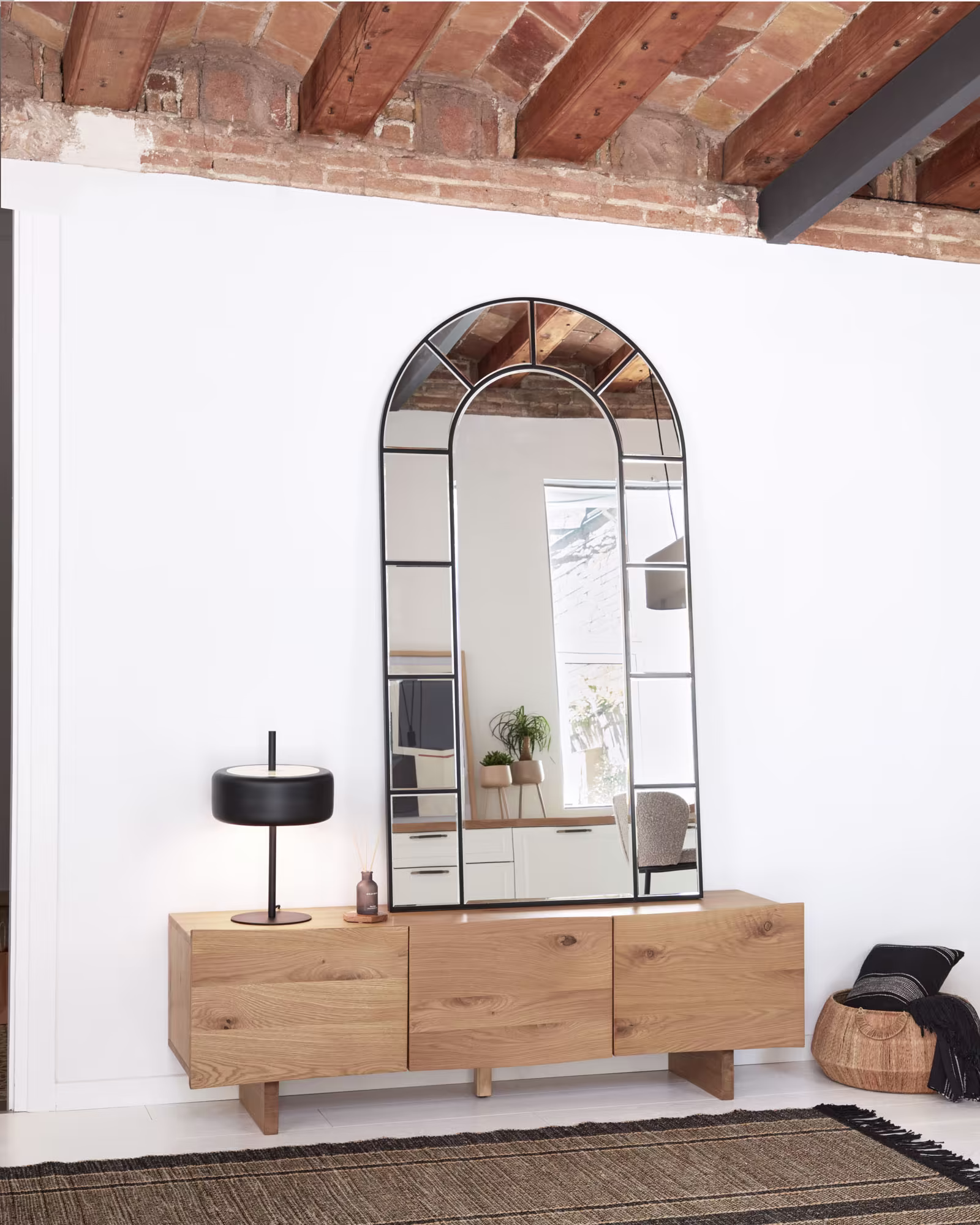 Mueble TV Rasha 3 puertas de chapa de roble con acabado natural 160 x 45 cm