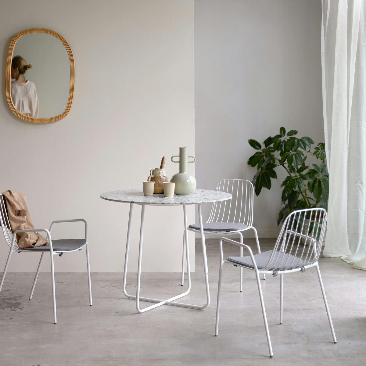 ELIO - Table ronde en terrazzo premium vert et métal 4 pers.